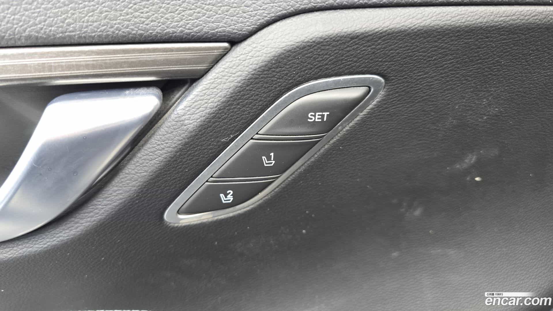Grandeur Hyundai 2017.1-OPTION-043