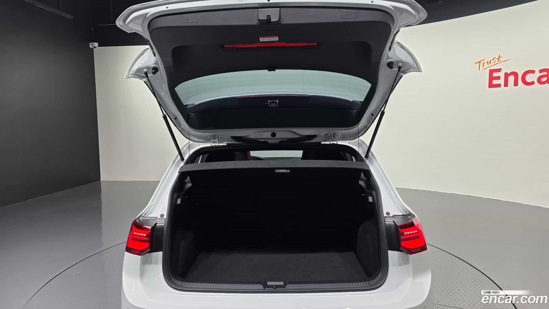 Golf Volkswagen 2024.10-OPTION-047