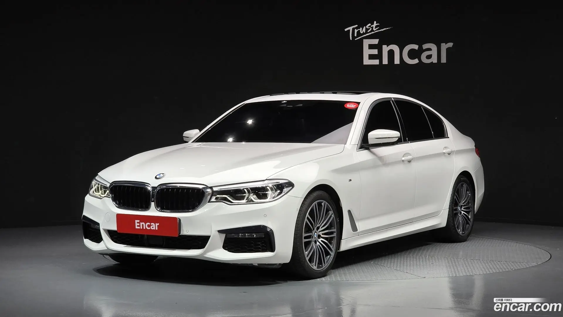 Main__Slider__Photo:5-Series BMW 2019.8-0