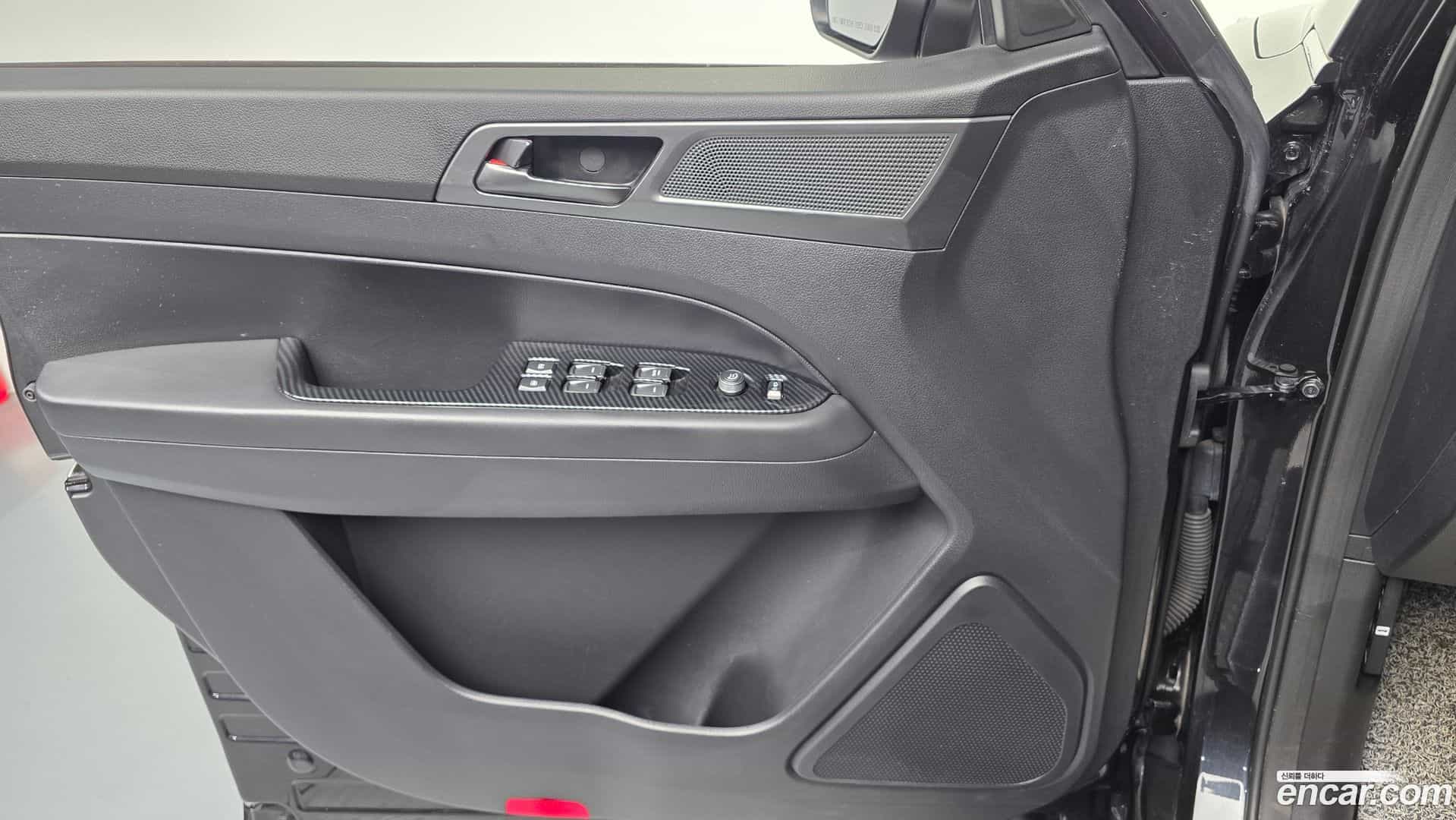 Rexton KG Mobility 2022.2-INNER-034