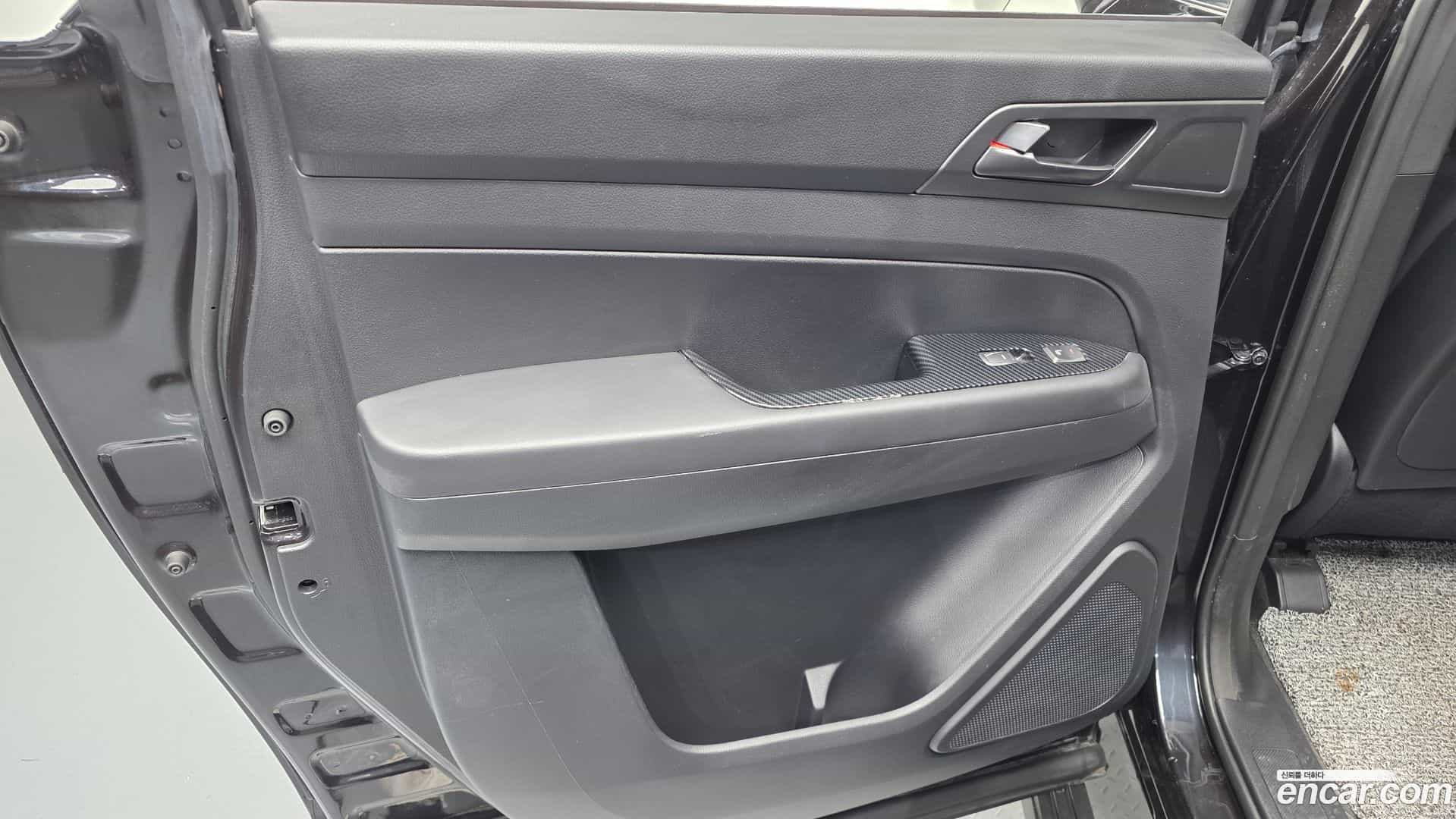 Rexton KG Mobility 2022.2-INNER-035