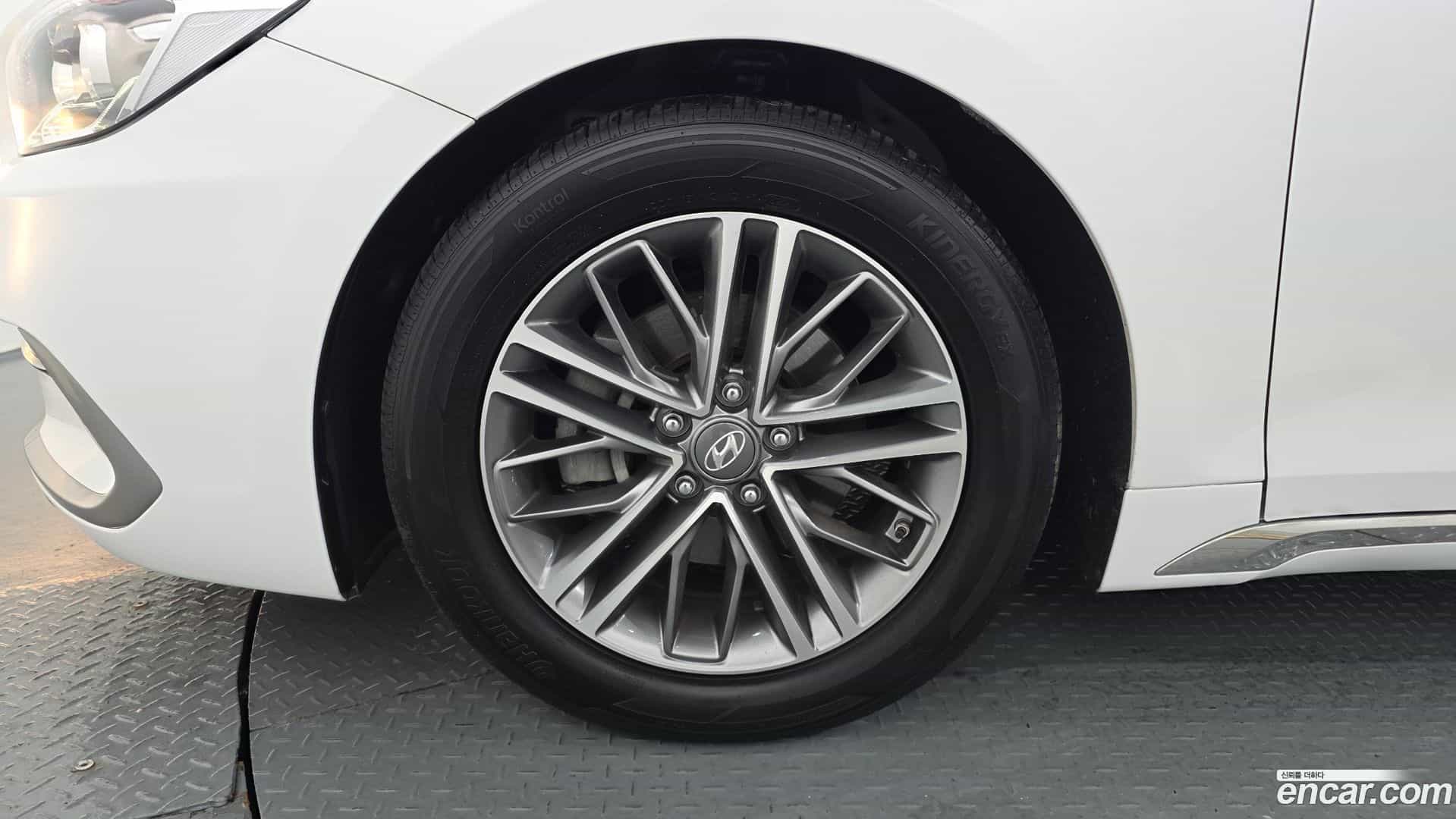 Grandeur Hyundai 2017.8-OUTER-005