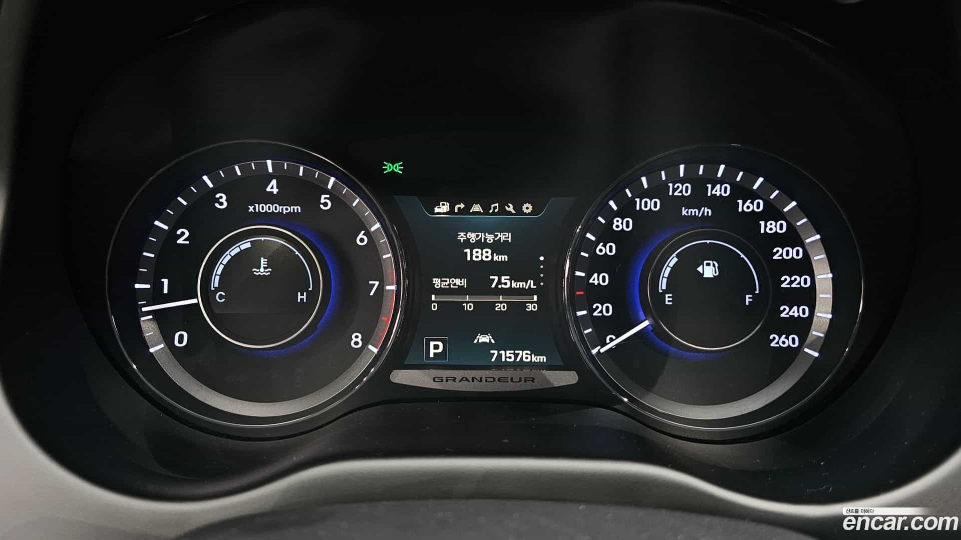 Grandeur Hyundai 2015.0-INNER-008