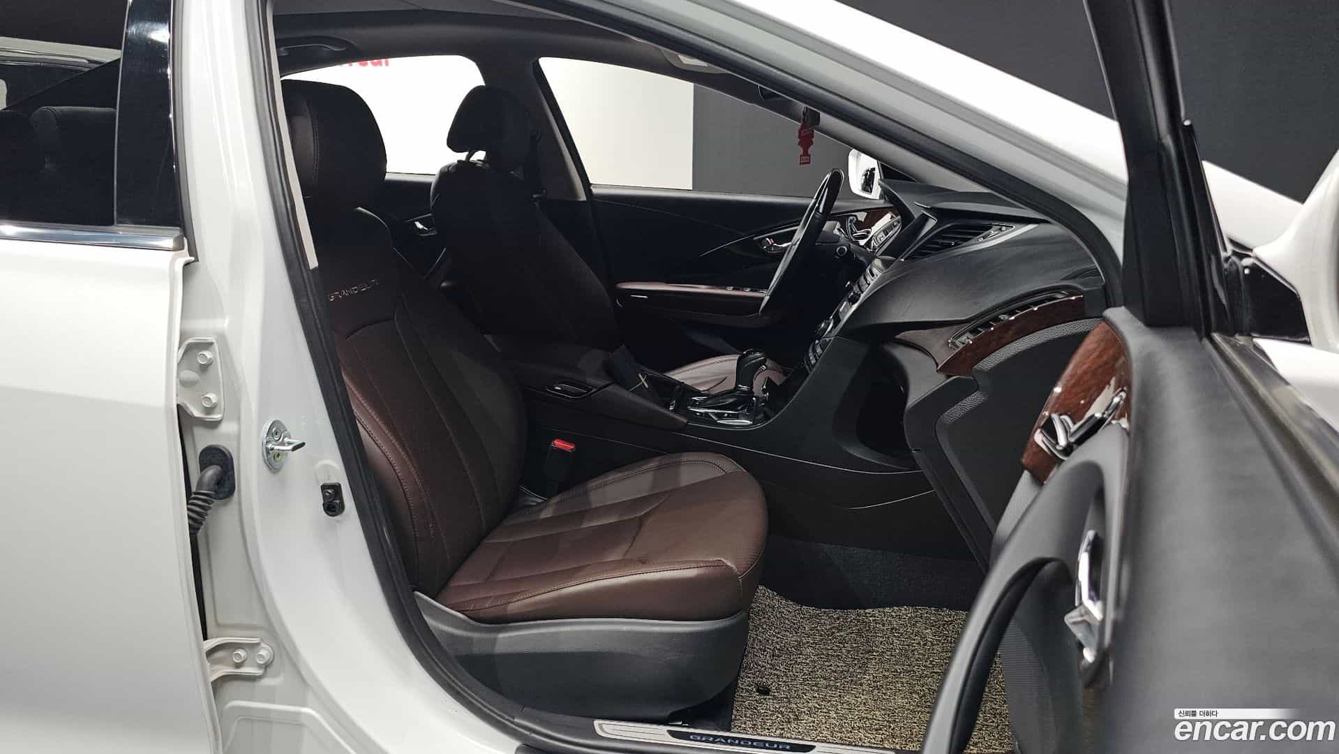 Grandeur Hyundai 2015.0-INNER-010