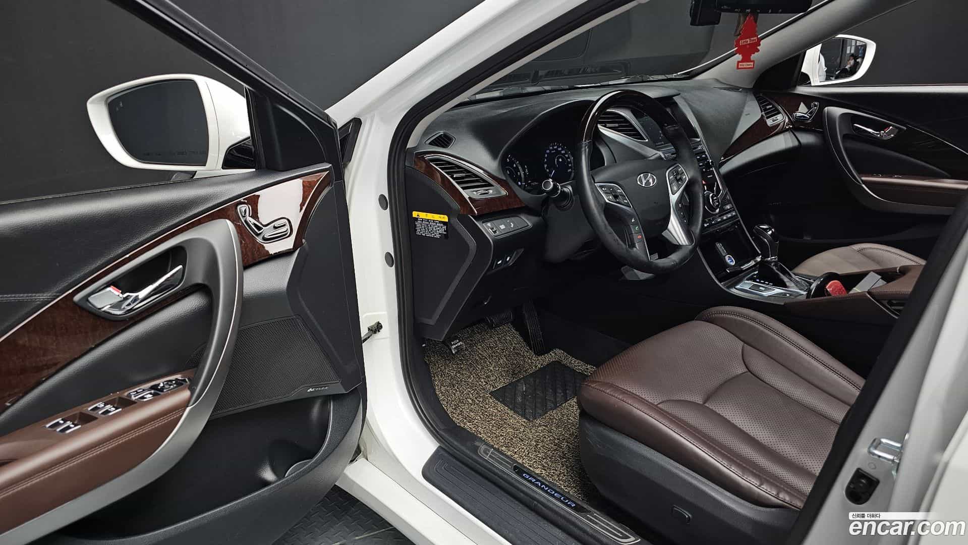 Grandeur Hyundai 2015.0-OPTION-015