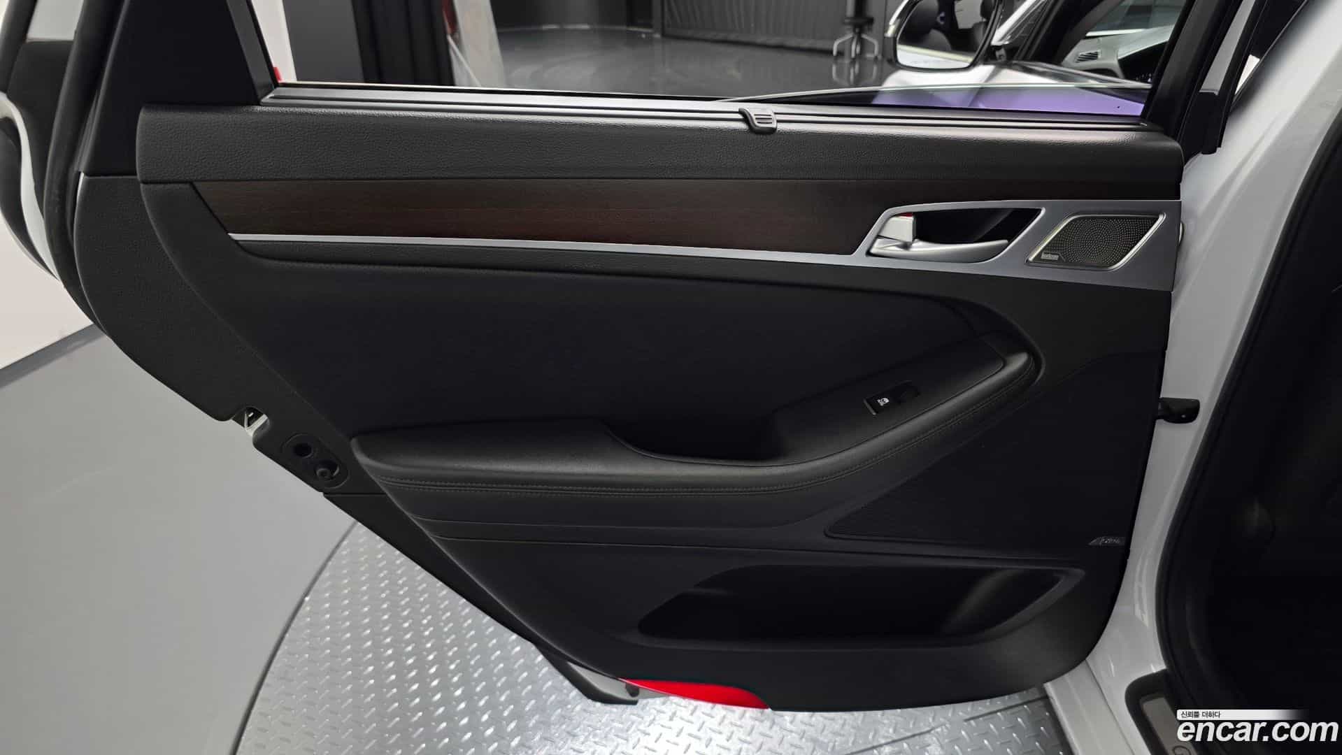 G80 Genesis 2018.6-INNER-035
