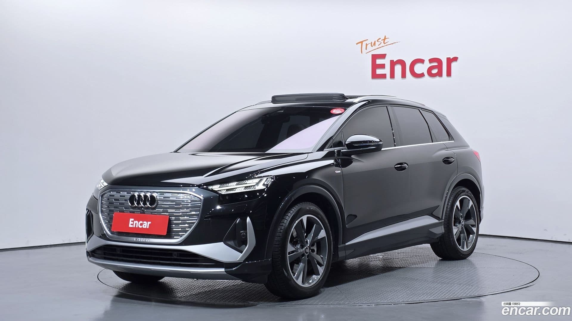 Main__Slider__Photo:Q4 e-tron Audi 2022.9-0