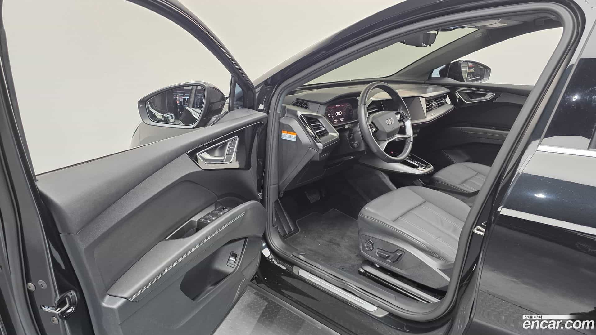 Q4 e-tron Audi 2022.9-INNER-010