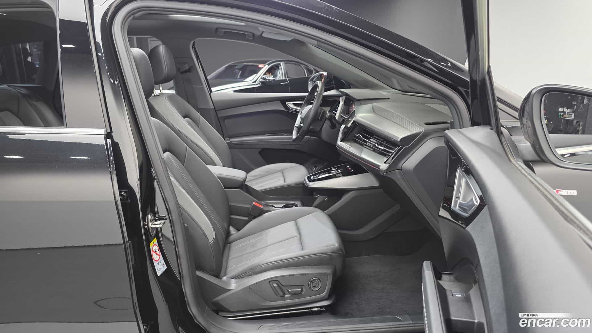 Q4 e-tron Audi 2022.9-INNER-036