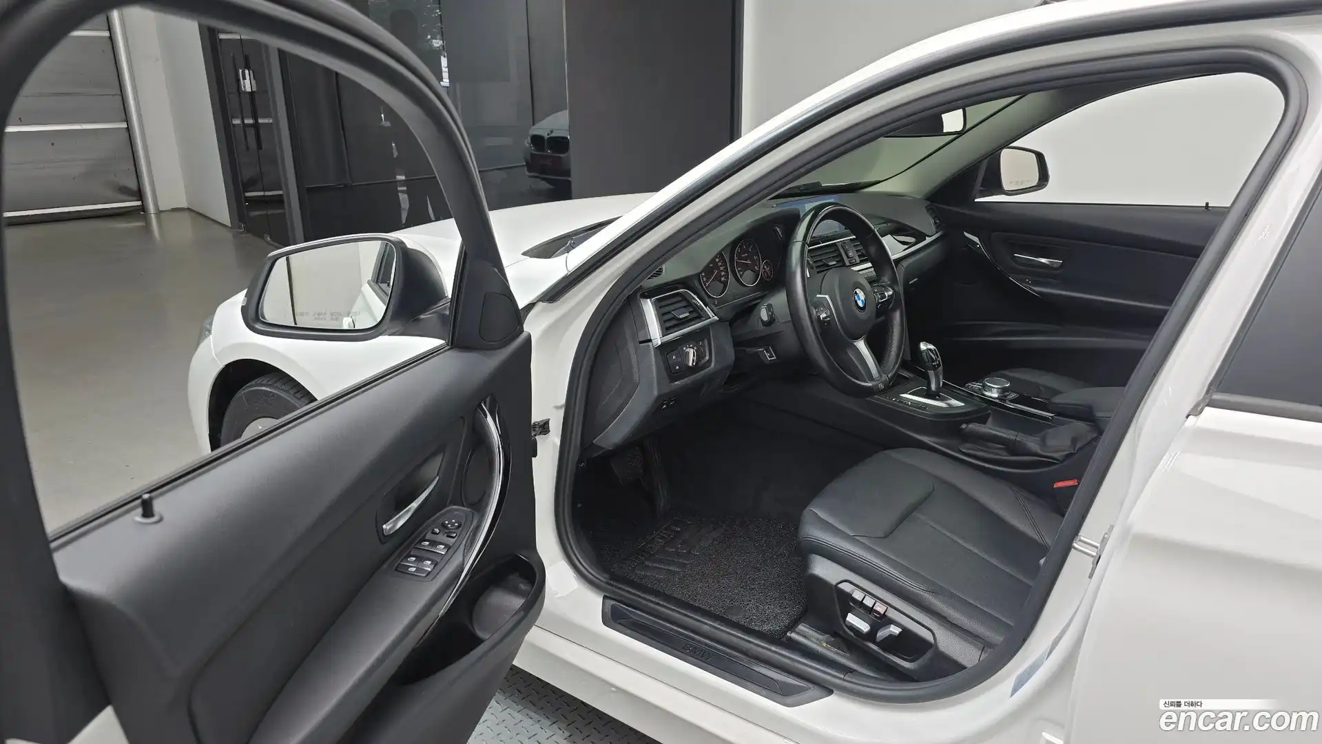 3-Series BMW 2018.2-INNER-010
