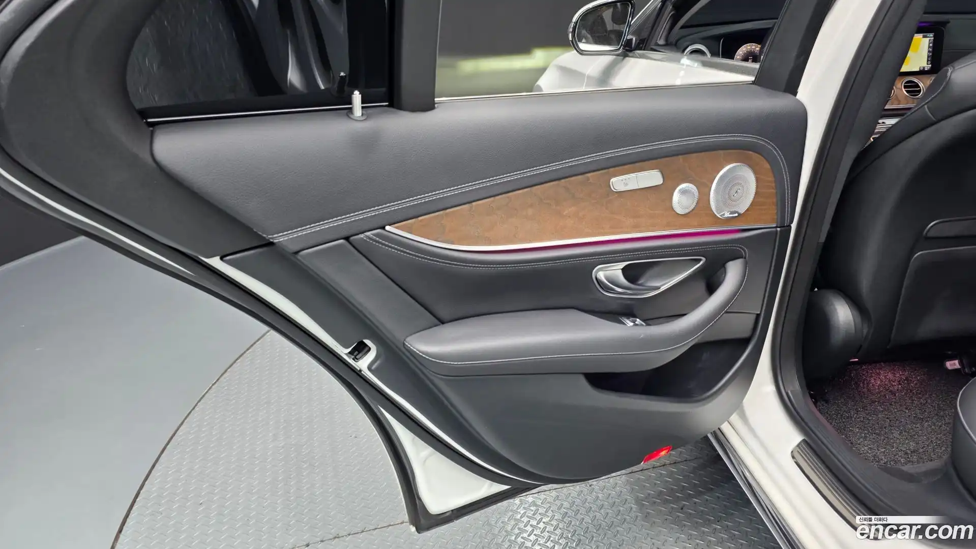 E-Class Mercedes-Benz 2020.3-INNER-035