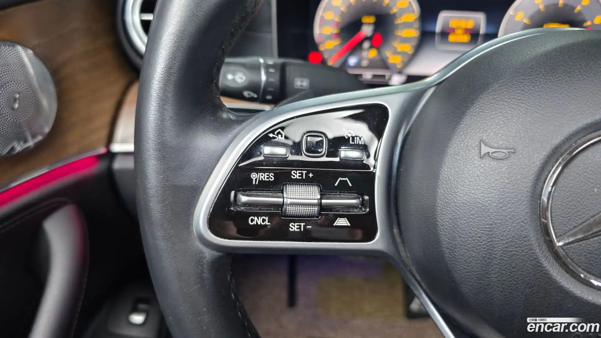 E-Class Mercedes-Benz 2020.3-OPTION-044