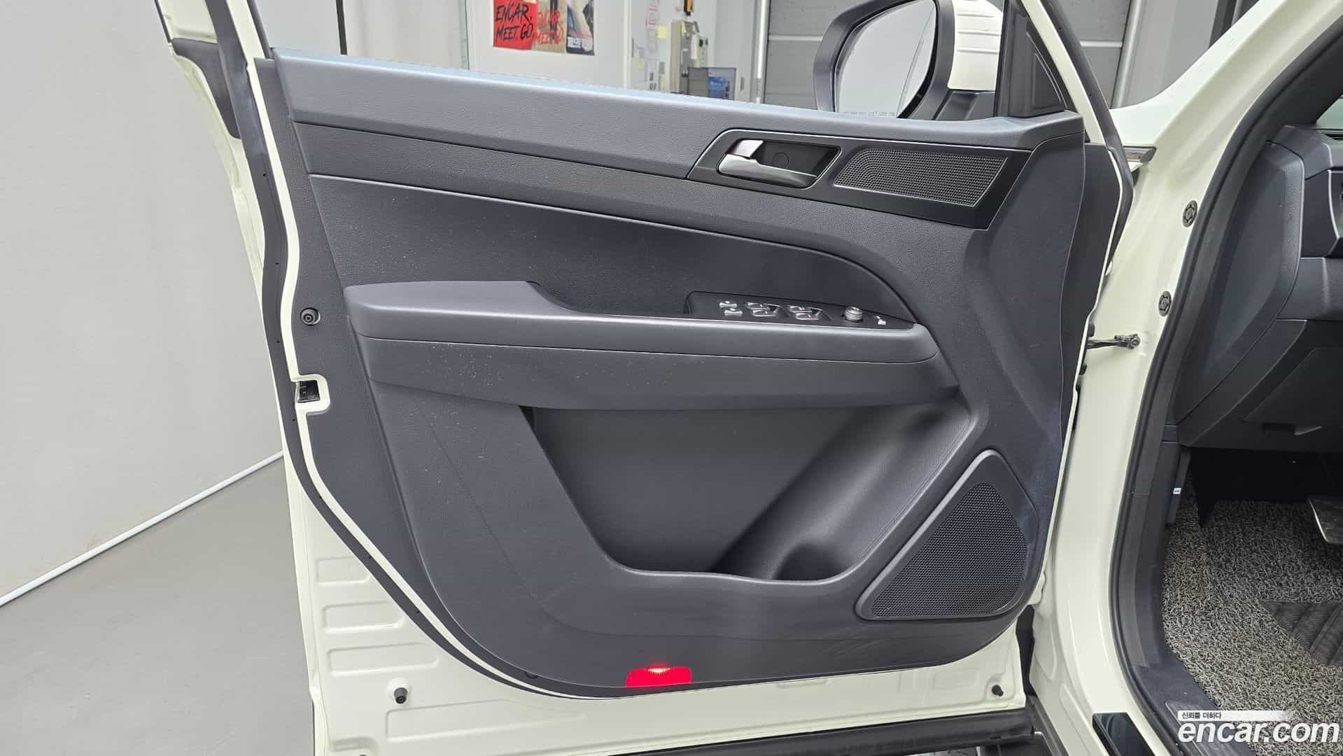 Rexton KG Mobility 2020.2-INNER-034