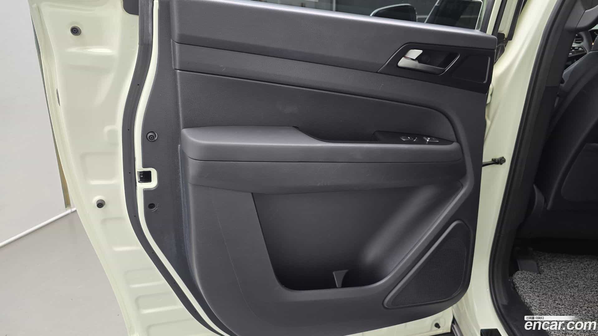 Rexton KG Mobility 2020.2-INNER-035