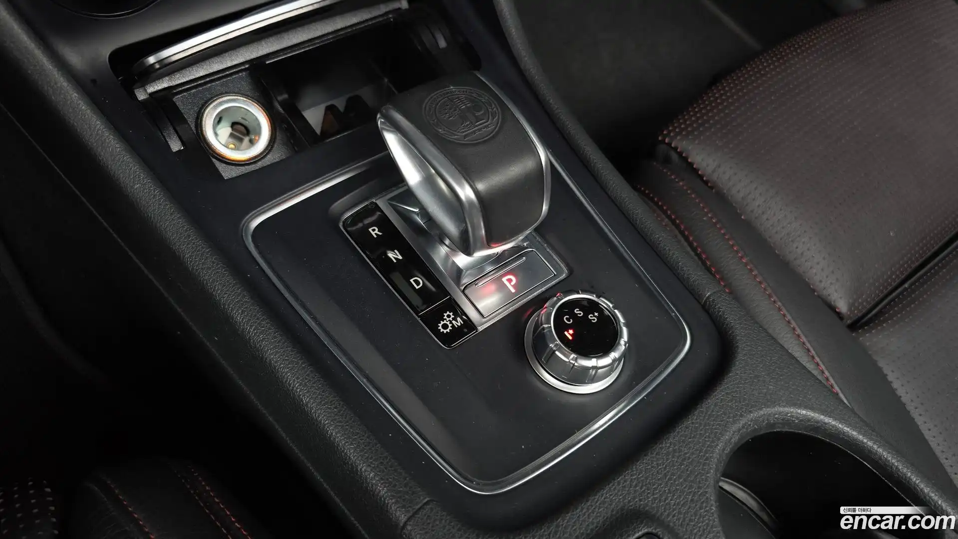 CLA-Class Mercedes-Benz 2017.10-INNER-009