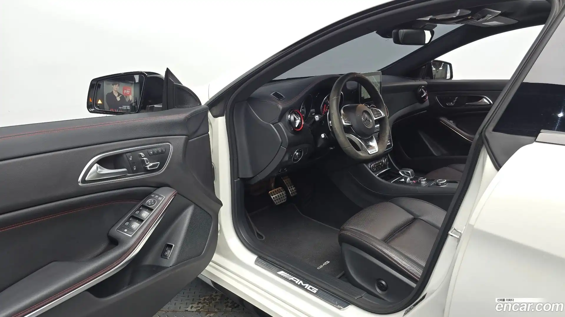 CLA-Class Mercedes-Benz 2017.10-INNER-010
