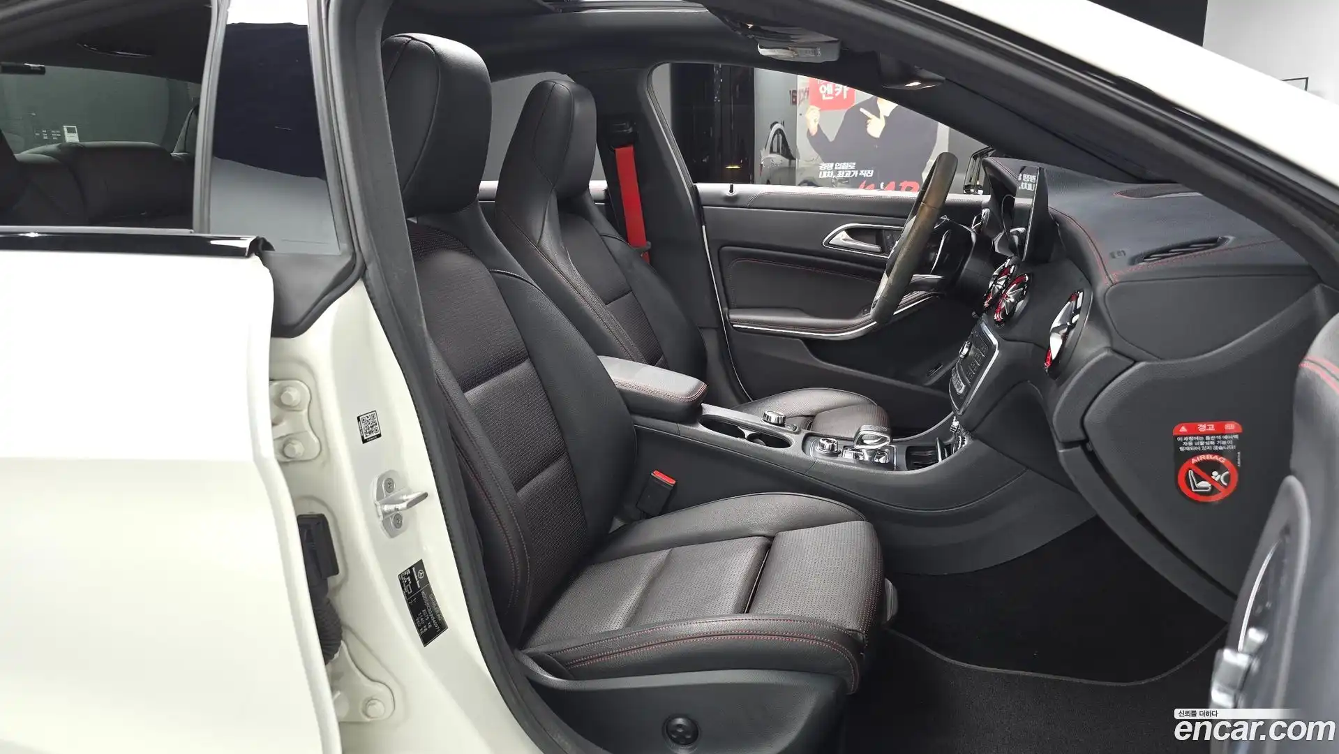 CLA-Class Mercedes-Benz 2017.10-OPTION-015