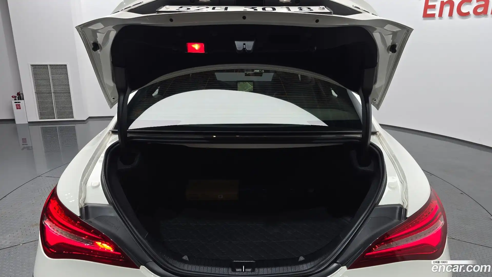CLA-Class Mercedes-Benz 2017.10-OPTION-024