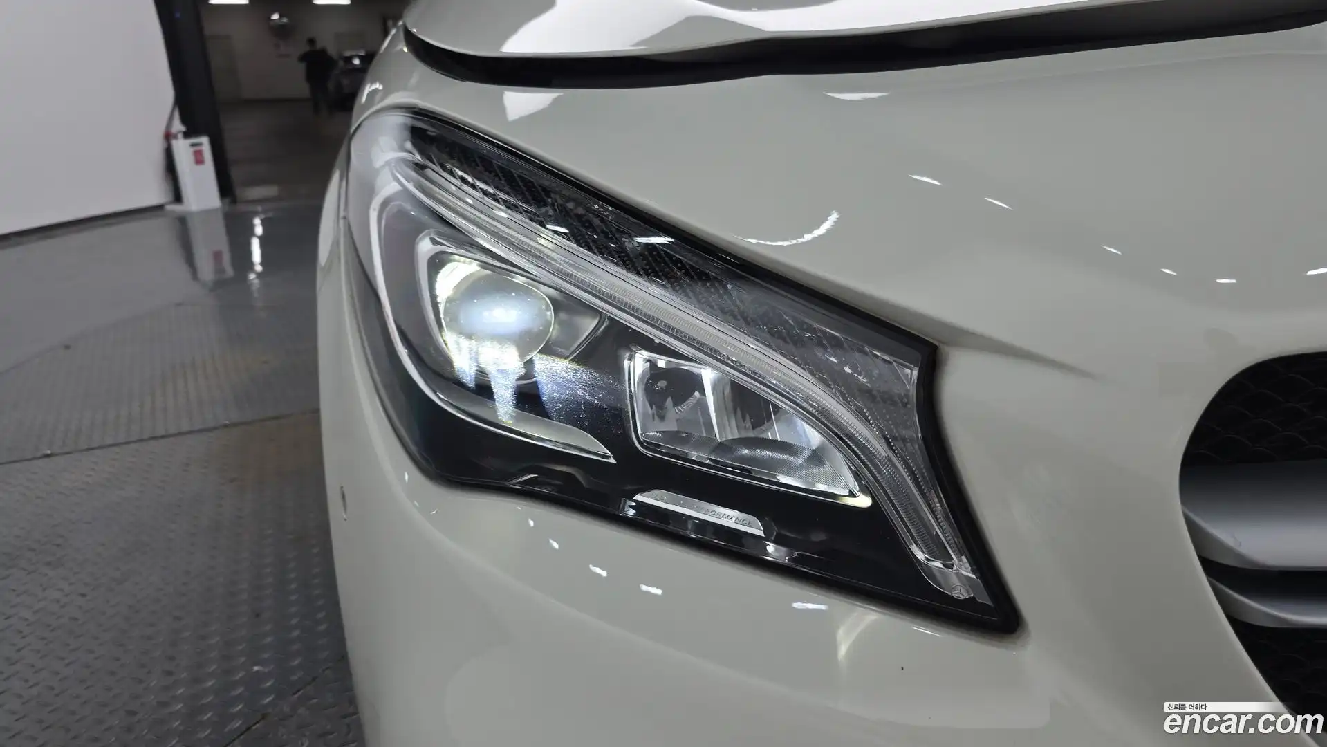 CLA-Class Mercedes-Benz 2017.10-OUTER-032