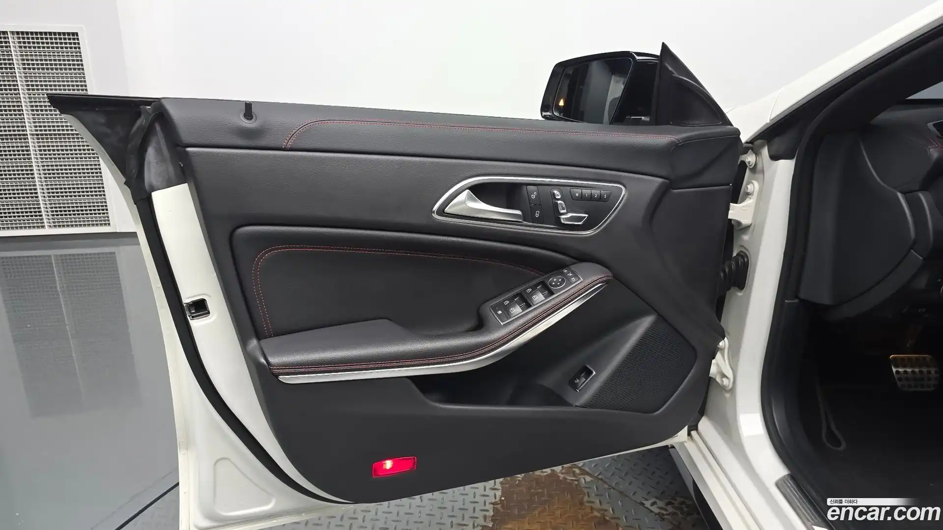 CLA-Class Mercedes-Benz 2017.10-INNER-034
