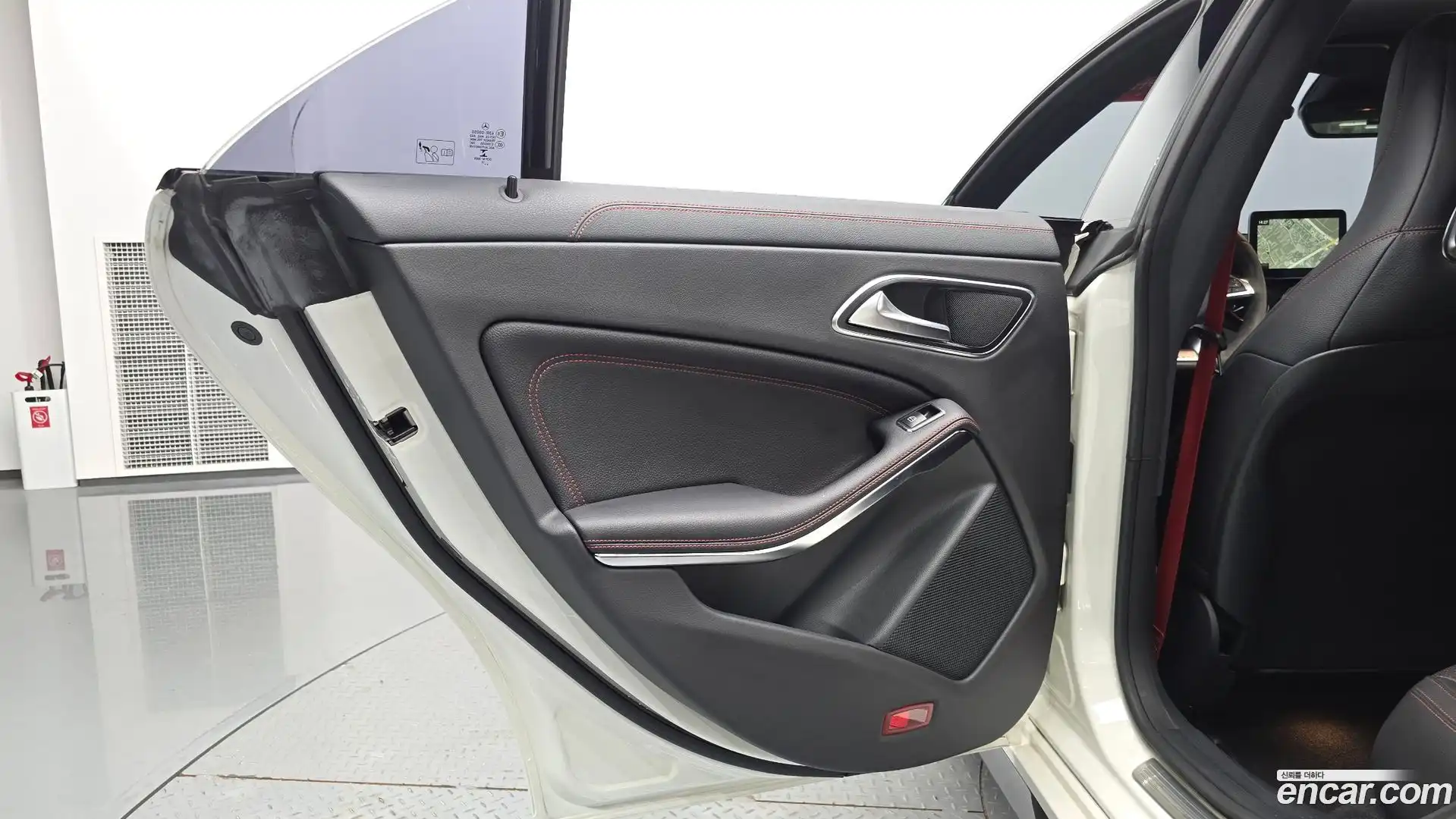 CLA-Class Mercedes-Benz 2017.10-INNER-035