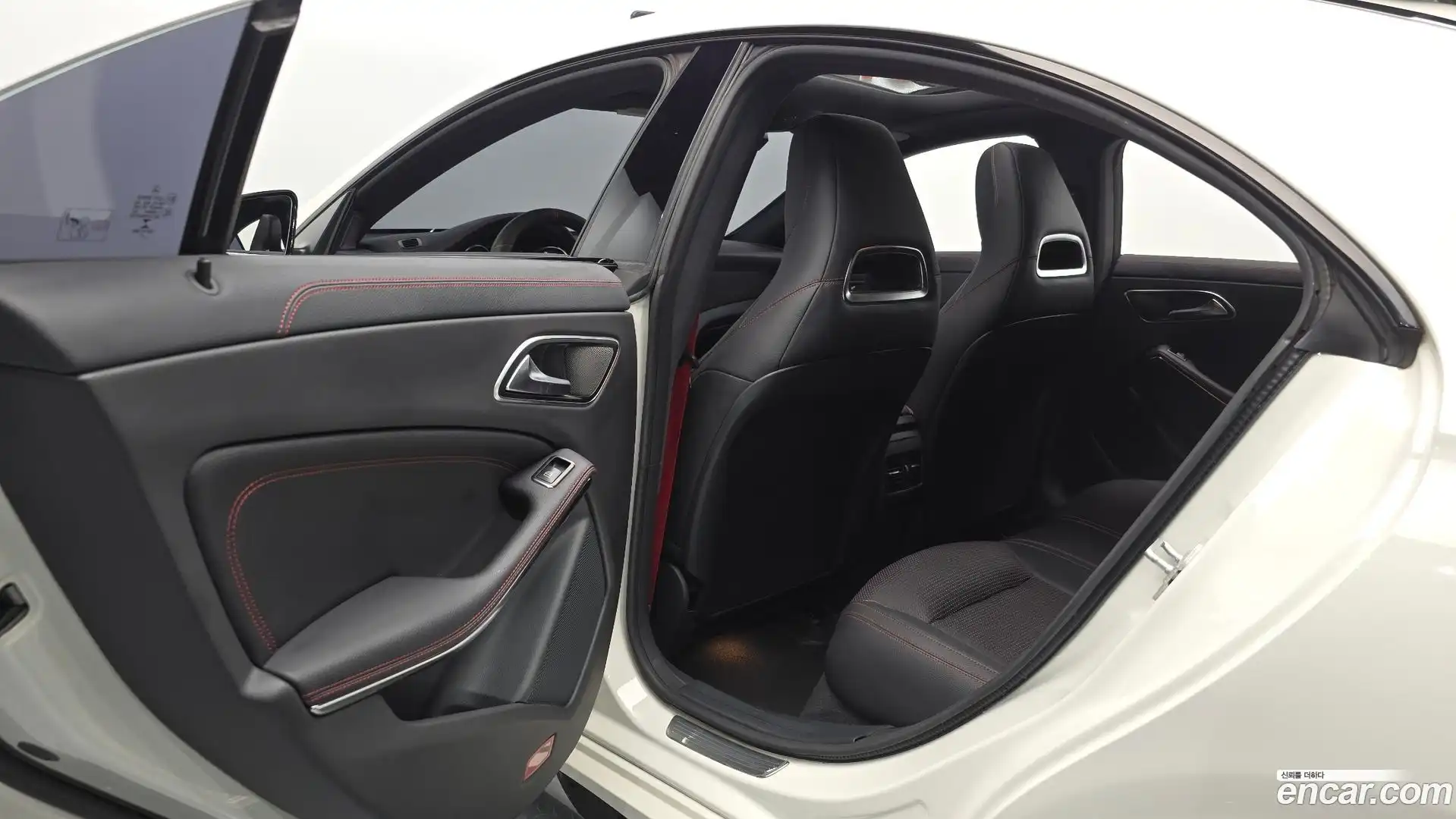 CLA-Class Mercedes-Benz 2017.10-INNER-036