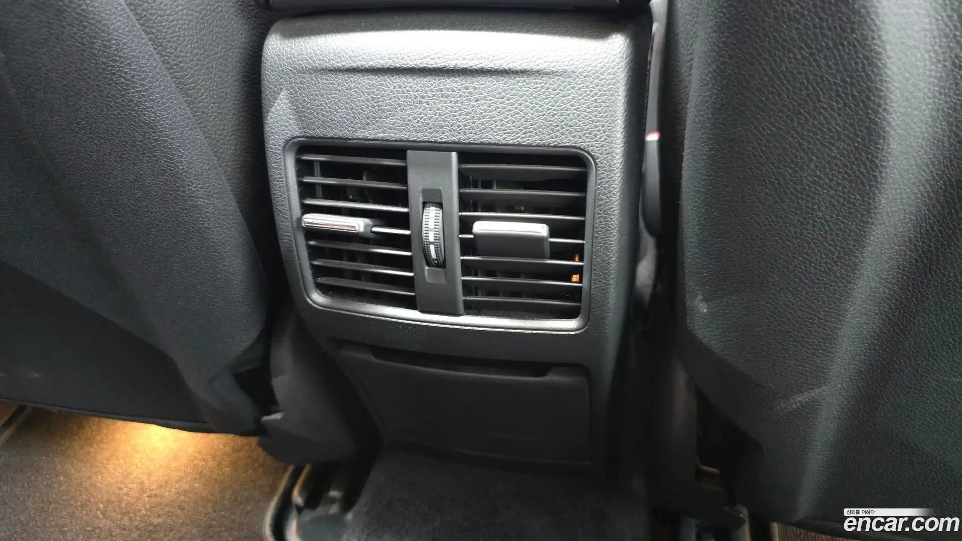 CLA-Class Mercedes-Benz 2017.10-OPTION-044