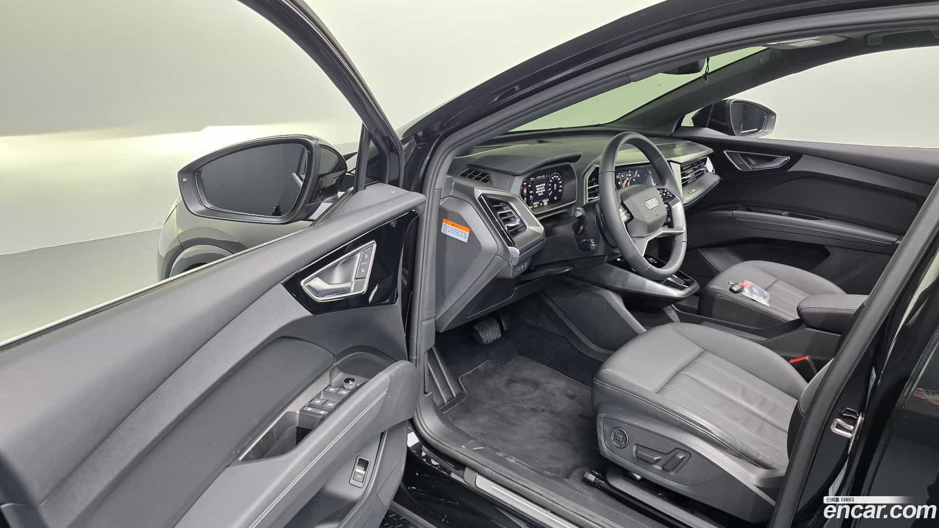 Q4 e-tron Audi 2022.9-INNER-010