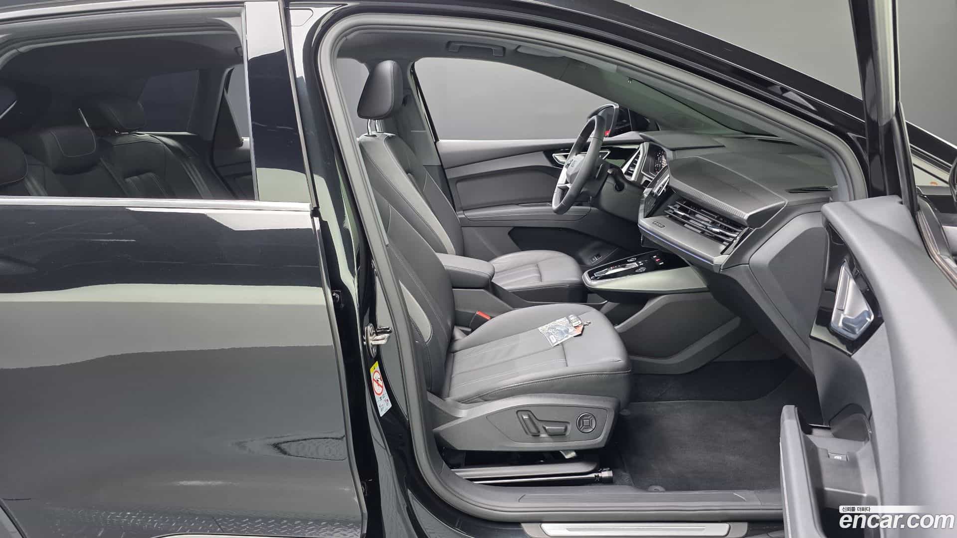 Q4 e-tron Audi 2022.9-INNER-036