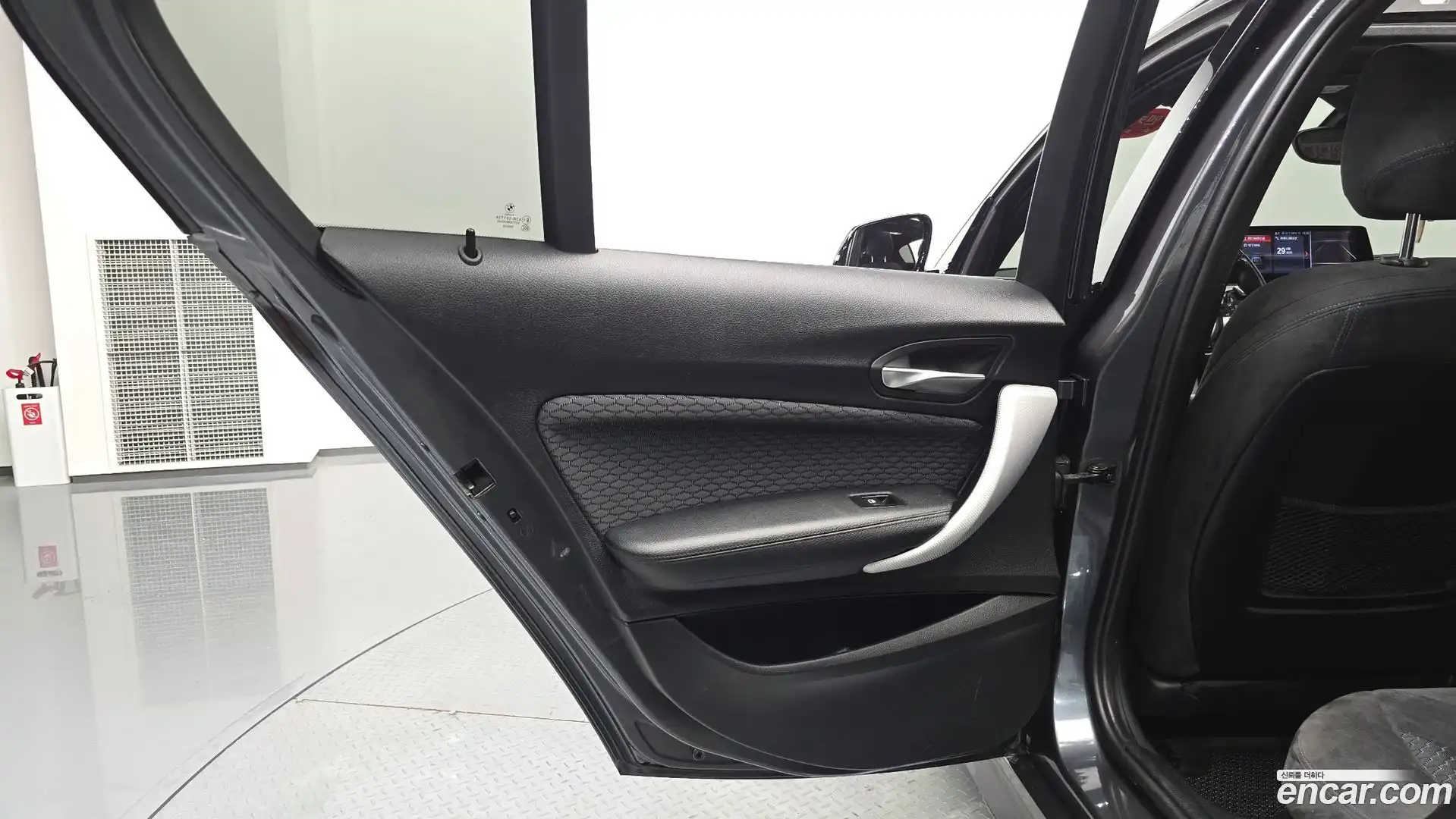 1-Series BMW 2017.10-INNER-035