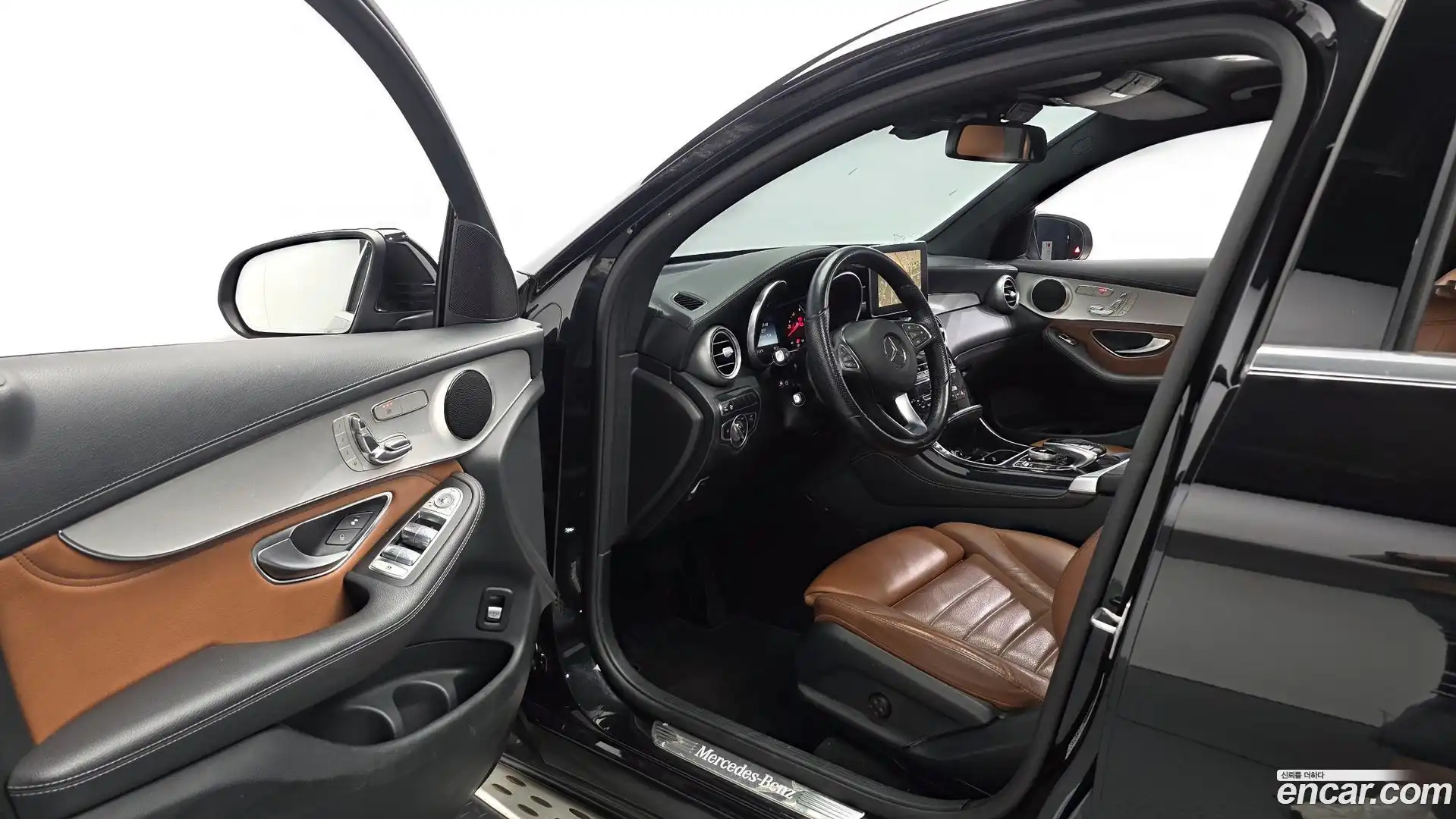 GLC-Class Mercedes-Benz 2017.3-INNER-010