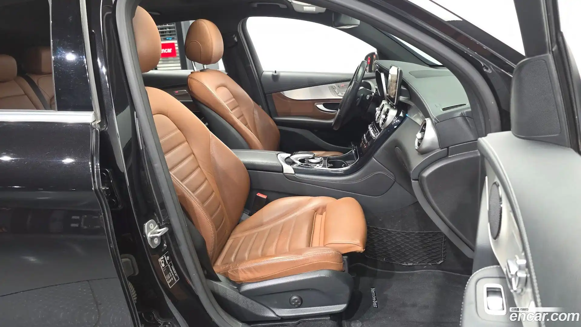 GLC-Class Mercedes-Benz 2017.3-OPTION-015