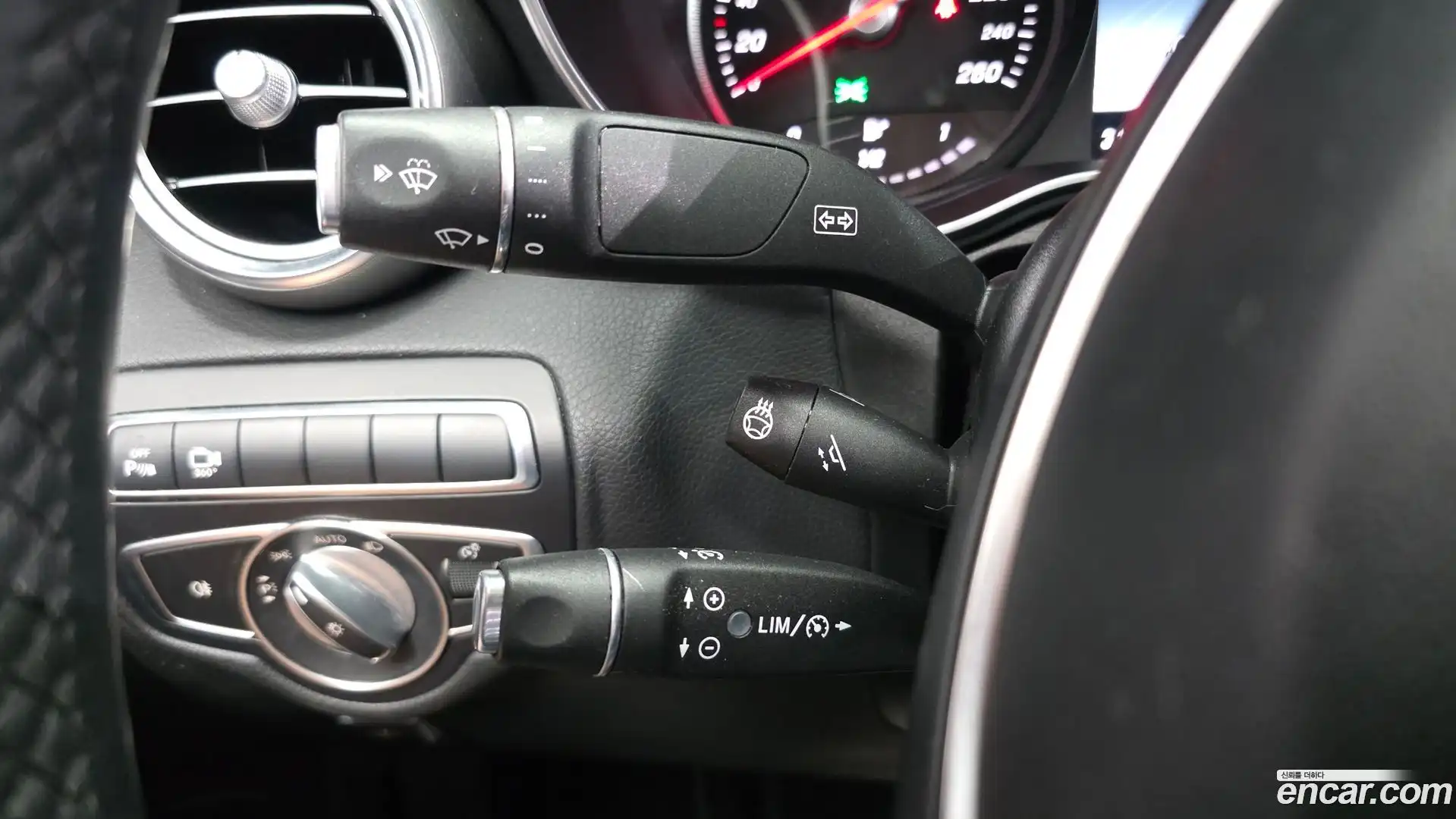 GLC-Class Mercedes-Benz 2017.3-OPTION-020