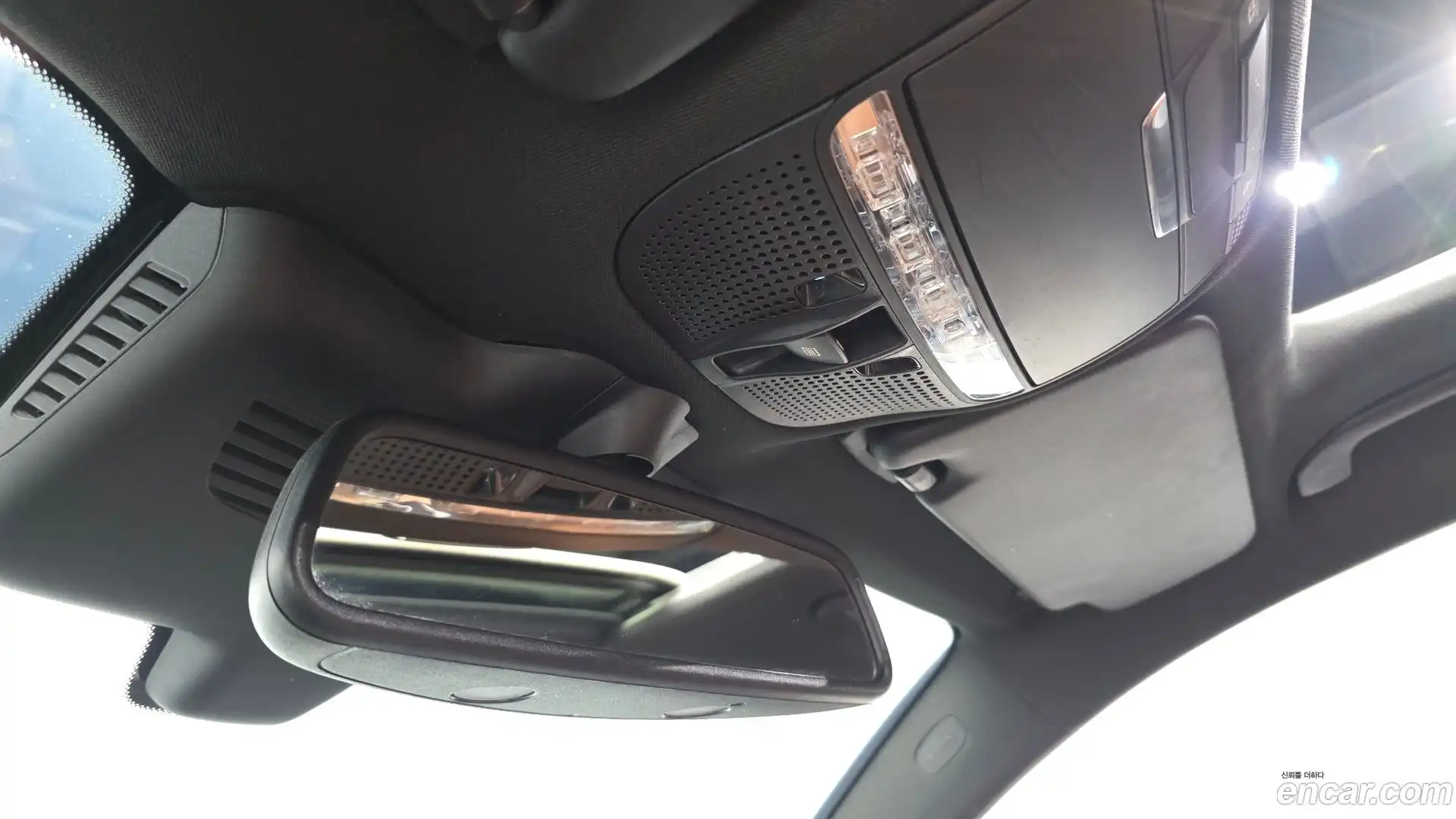 GLC-Class Mercedes-Benz 2017.3-OPTION-022