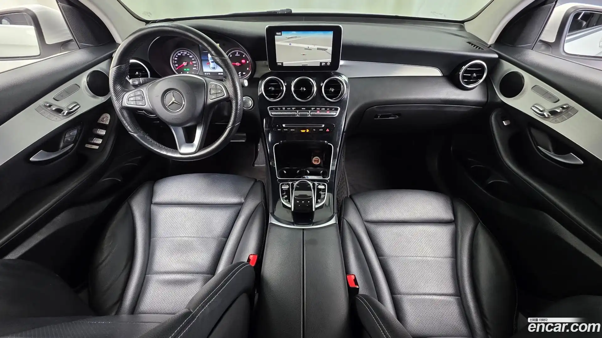 GLC-Class Mercedes-Benz 2018.3-INNER-007