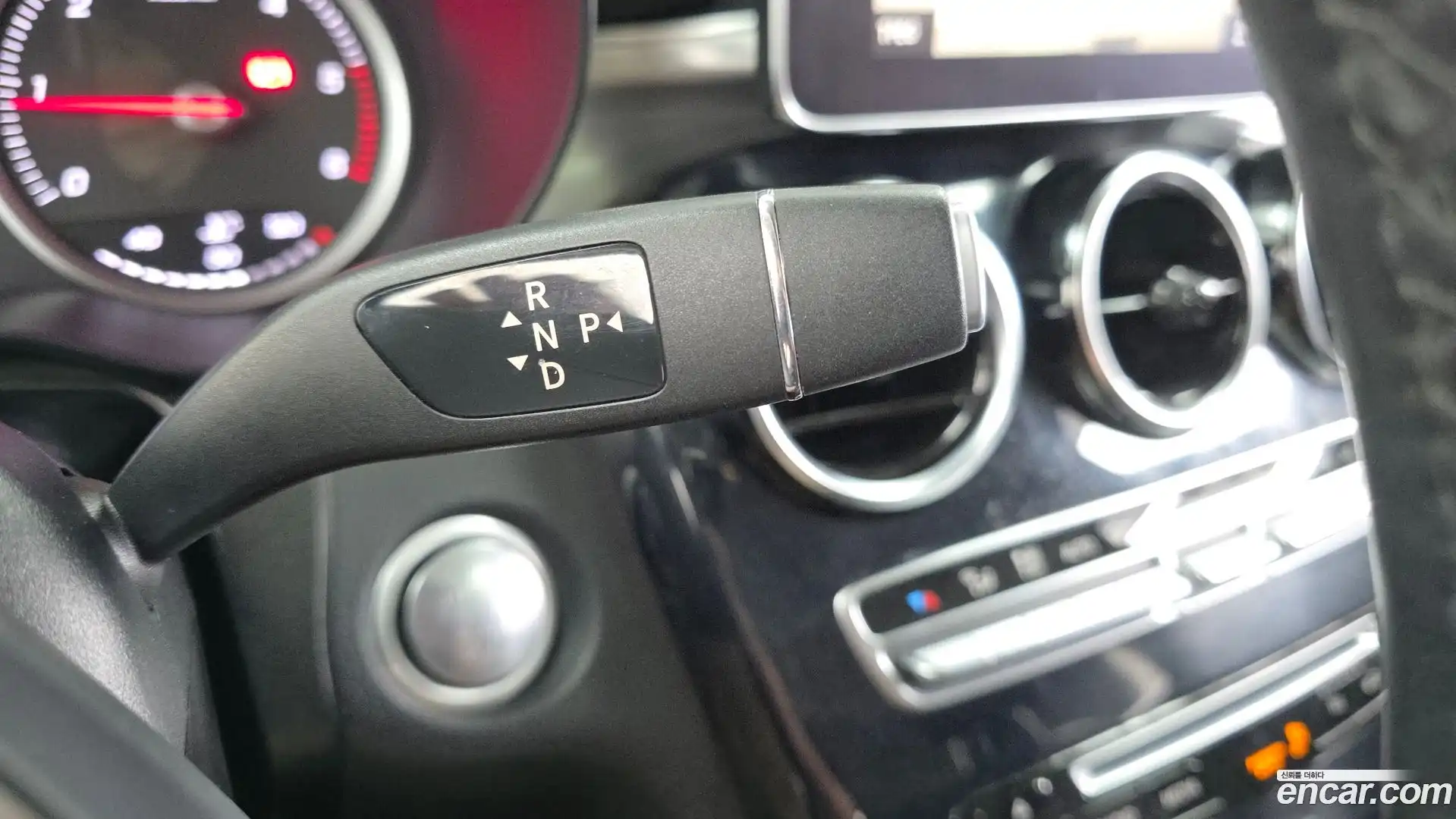 GLC-Class Mercedes-Benz 2018.3-INNER-009