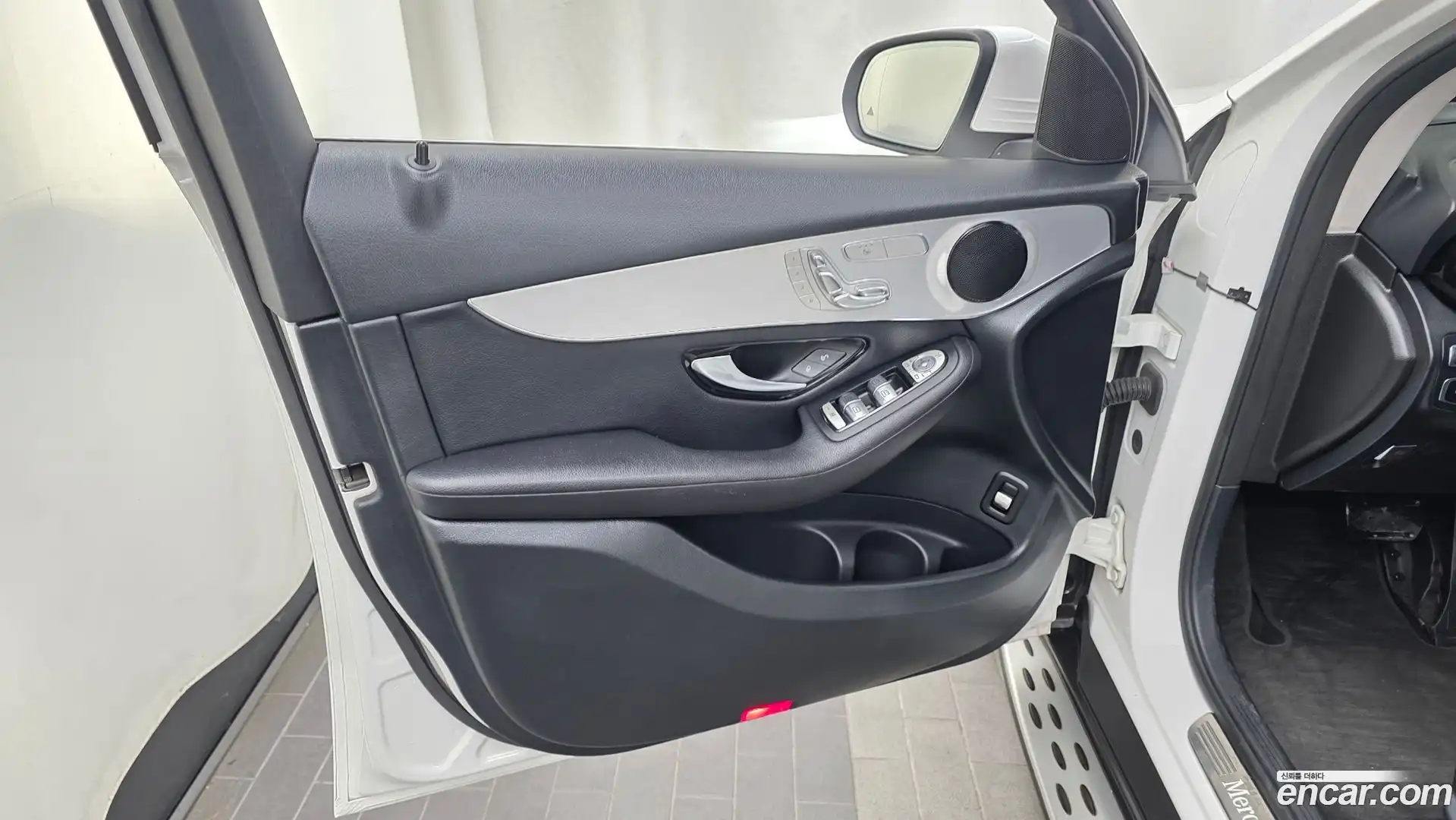 GLC-Class Mercedes-Benz 2018.3-INNER-034