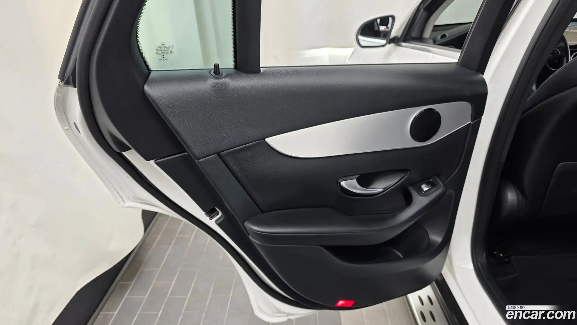 GLC-Class Mercedes-Benz 2018.3-INNER-035