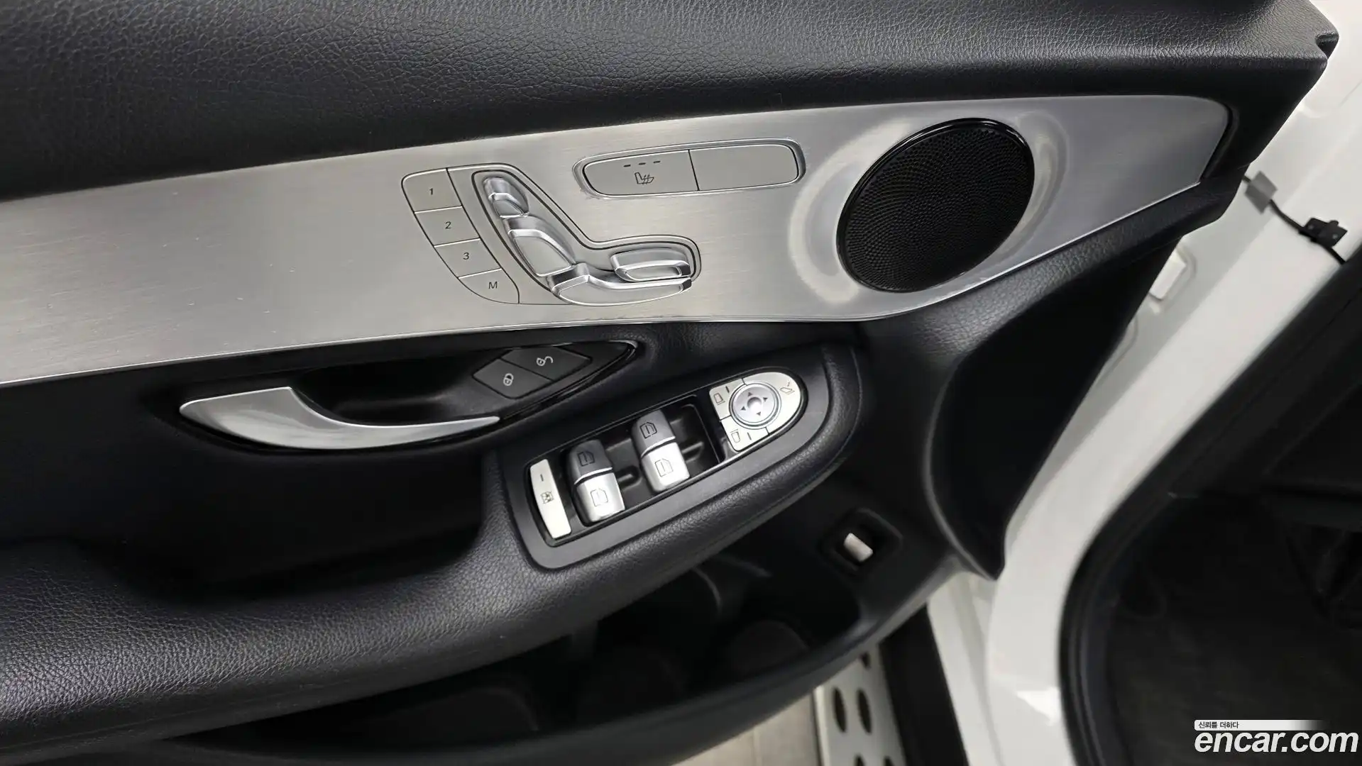 GLC-Class Mercedes-Benz 2018.3-OPTION-042