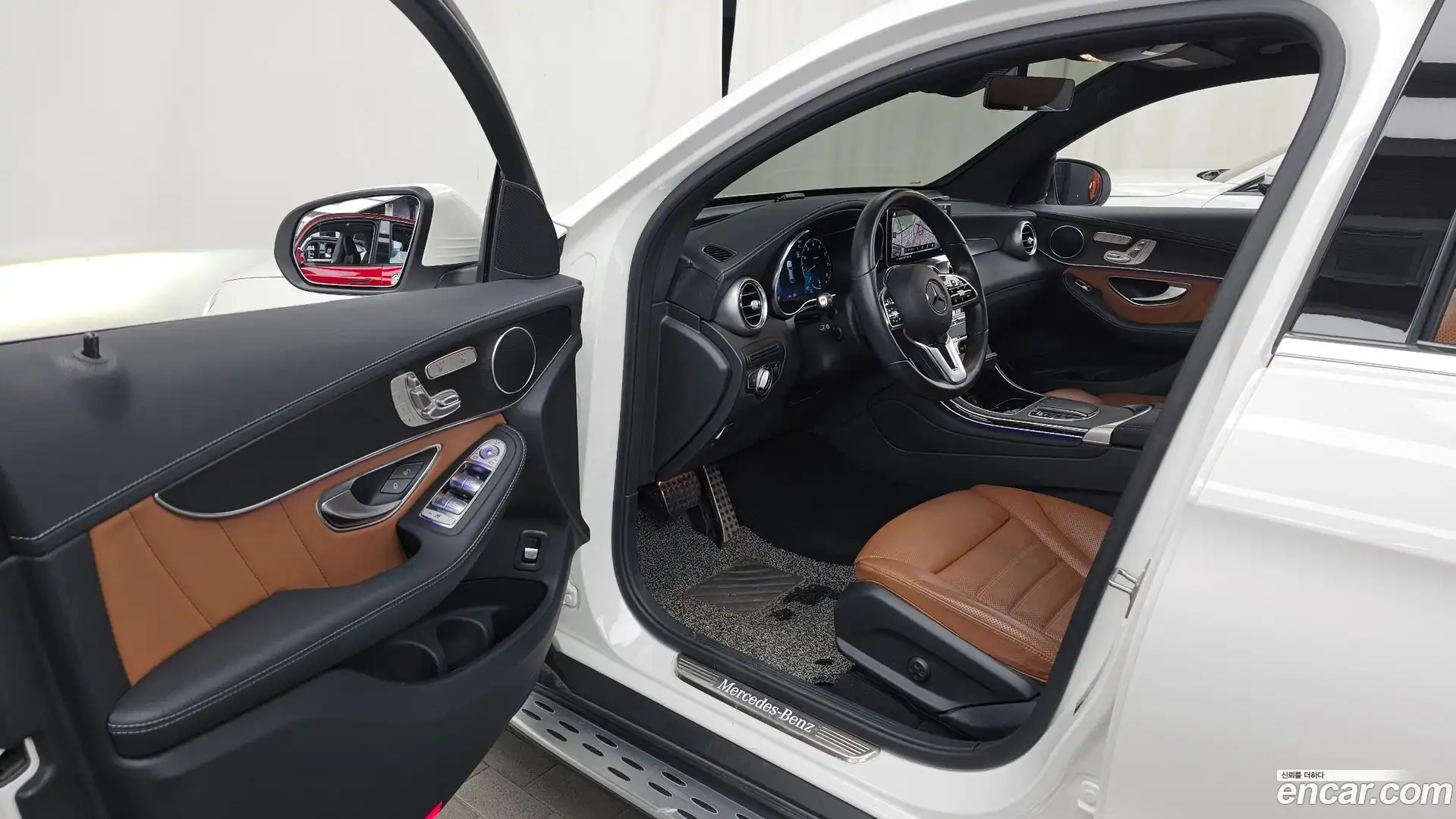 GLC-Class Mercedes-Benz 2022.10-INNER-010
