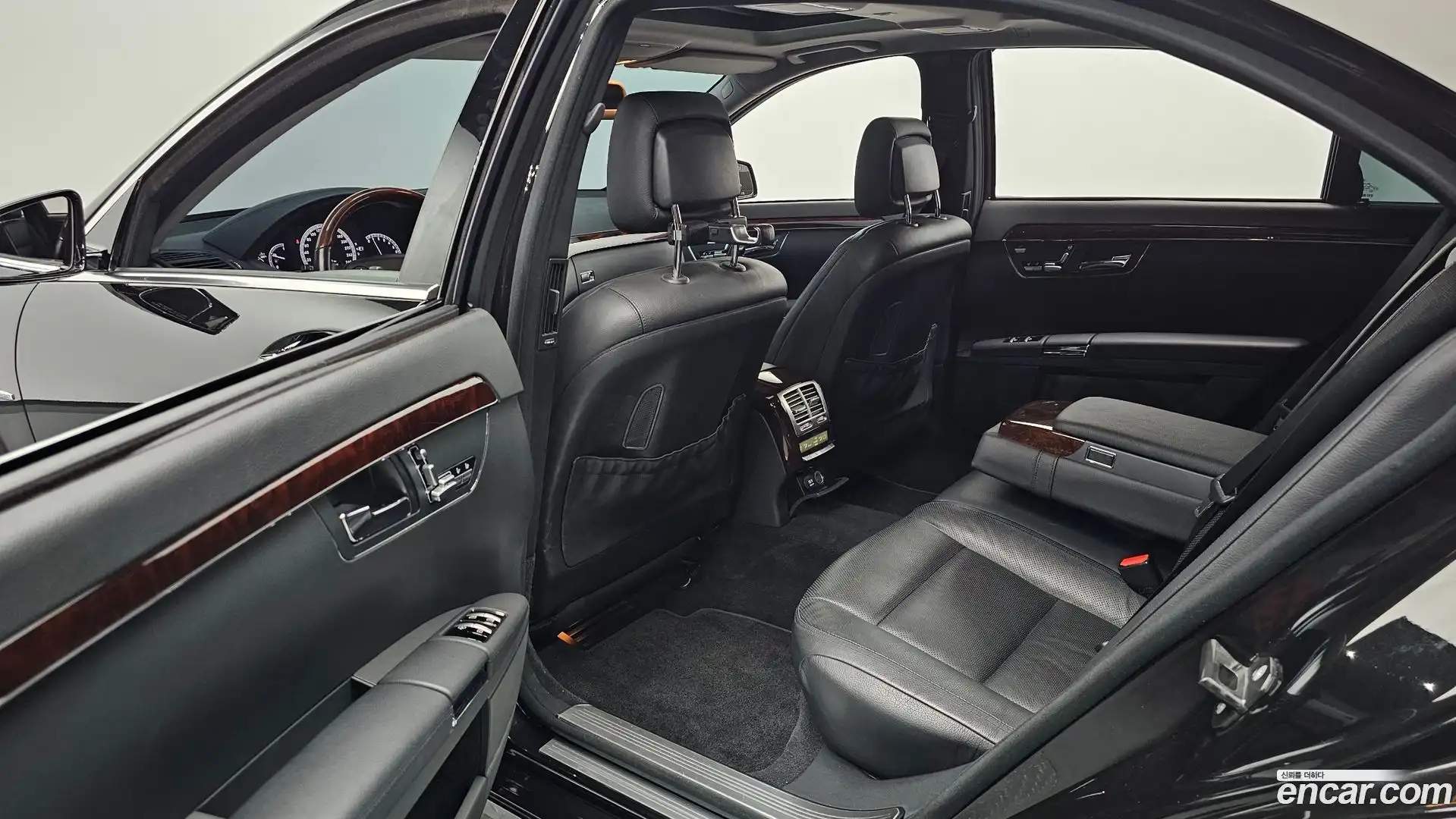 S-Class Mercedes-Benz 2011.4-OPTION-016