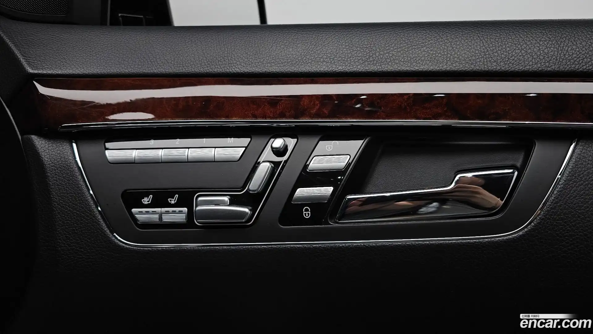 S-Class Mercedes-Benz 2011.4-OPTION-024