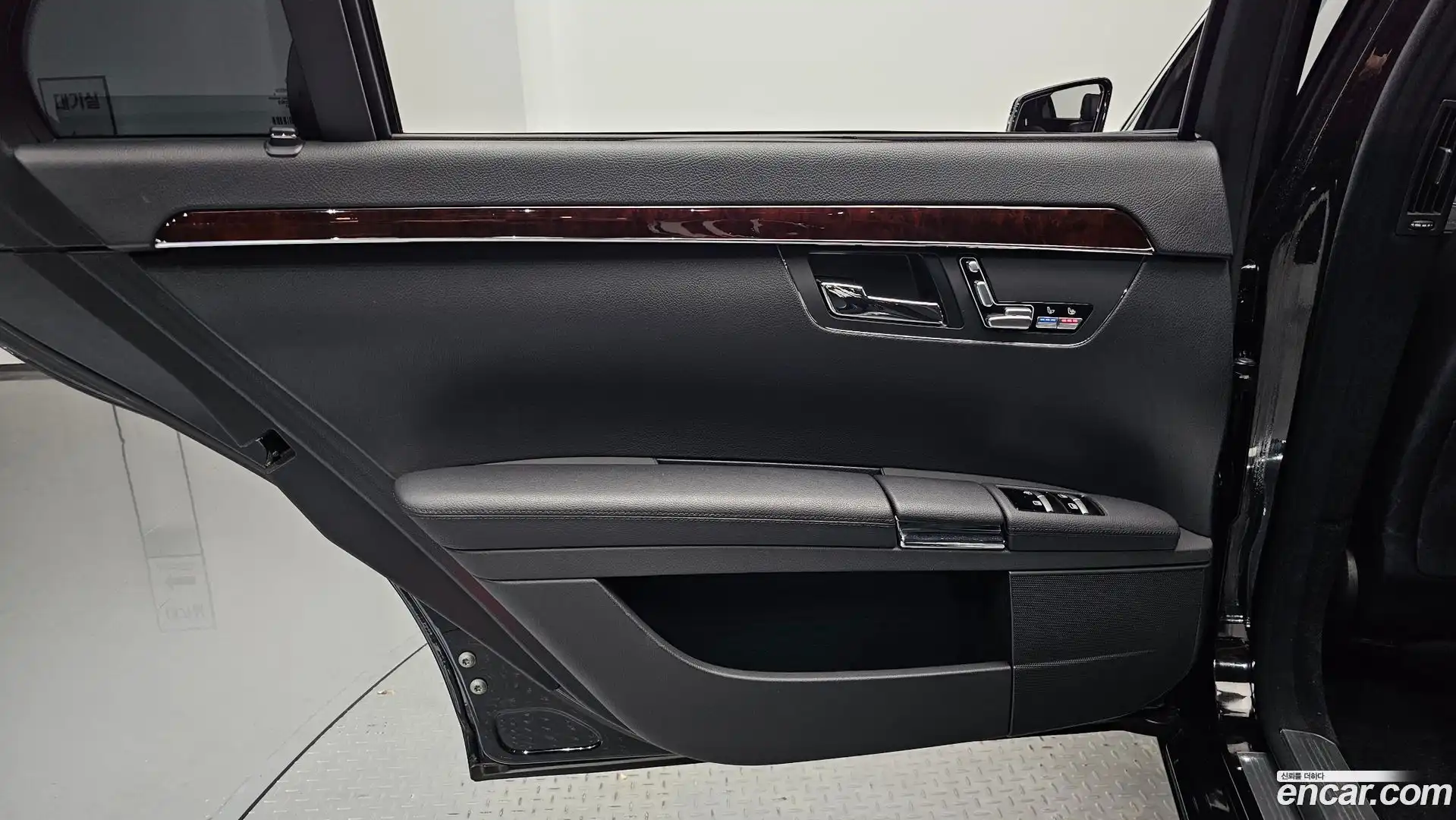S-Class Mercedes-Benz 2011.4-INNER-035