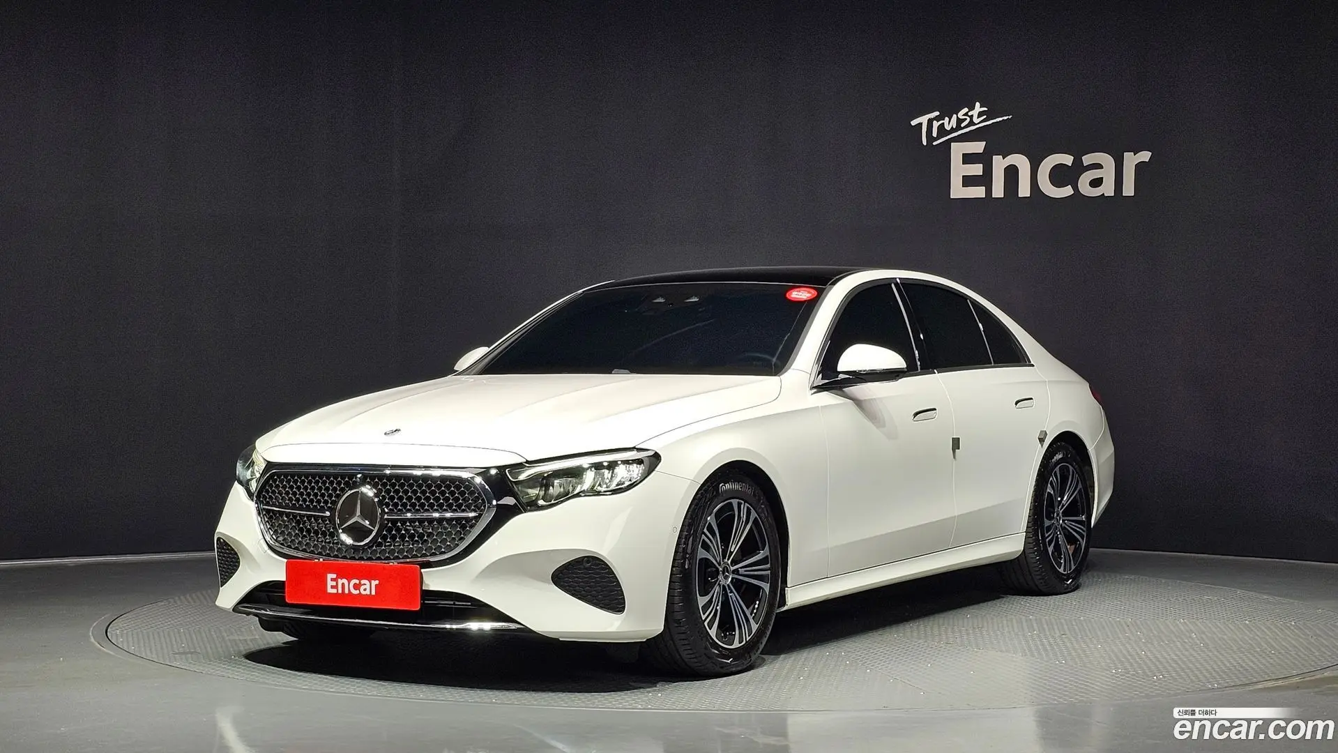 Main__Slider__Photo:E-Class Mercedes-Benz 2025.3-0