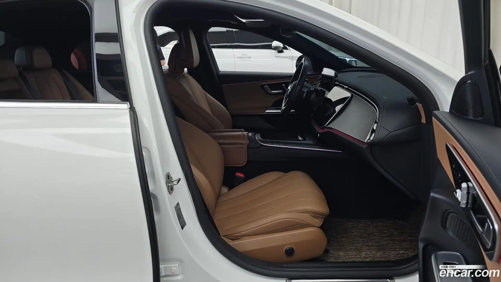 E-Class Mercedes-Benz 2025.3-INNER-036