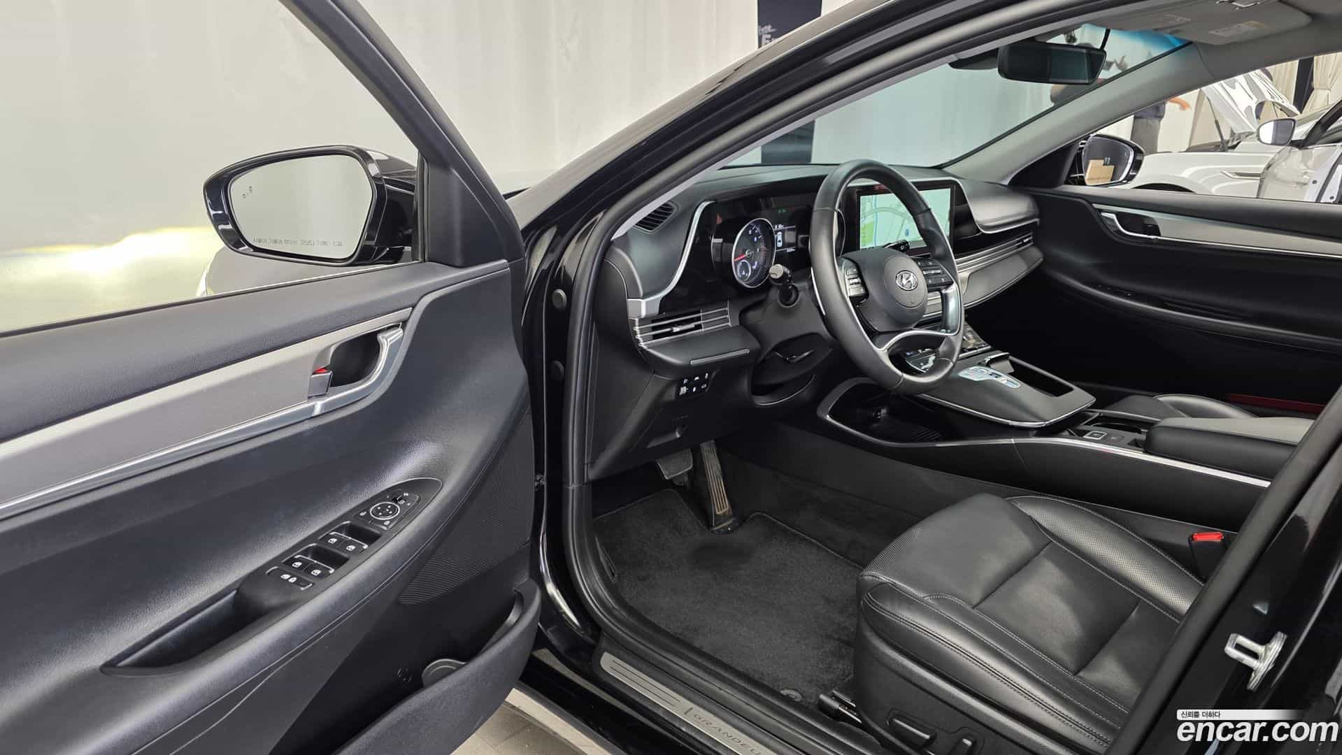 Grandeur Hyundai 2021.11-INNER-010