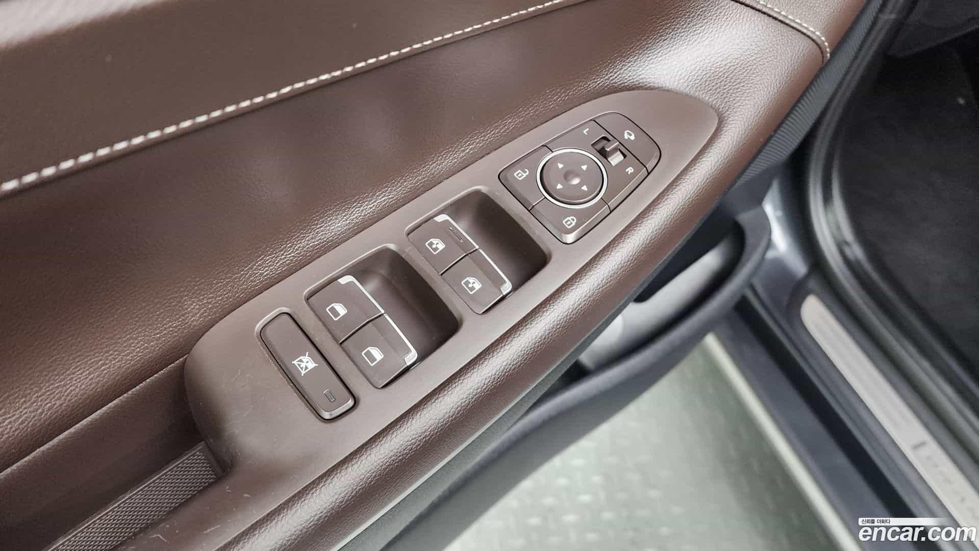 Grandeur Hyundai 2017.8-OPTION-041