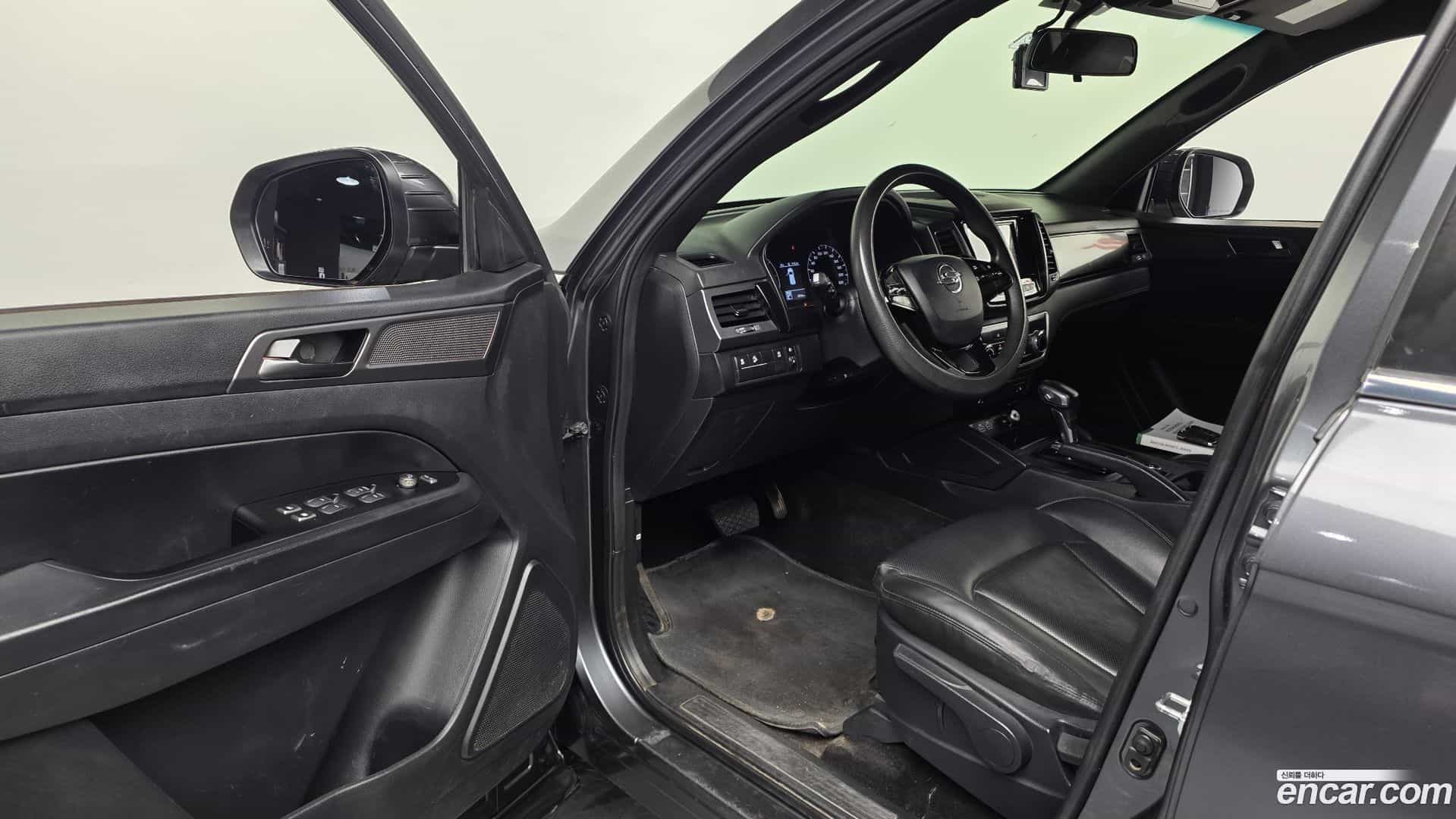 Rexton KG Mobility 2022.2-INNER-010