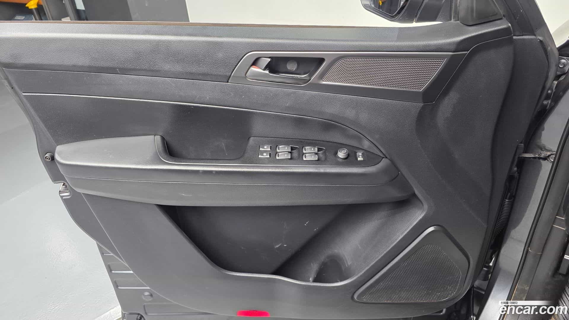 Rexton KG Mobility 2022.2-INNER-034