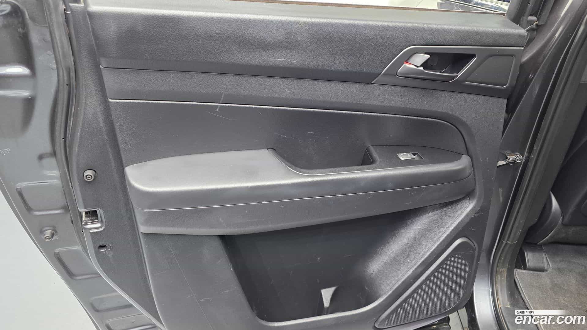 Rexton KG Mobility 2022.2-INNER-035